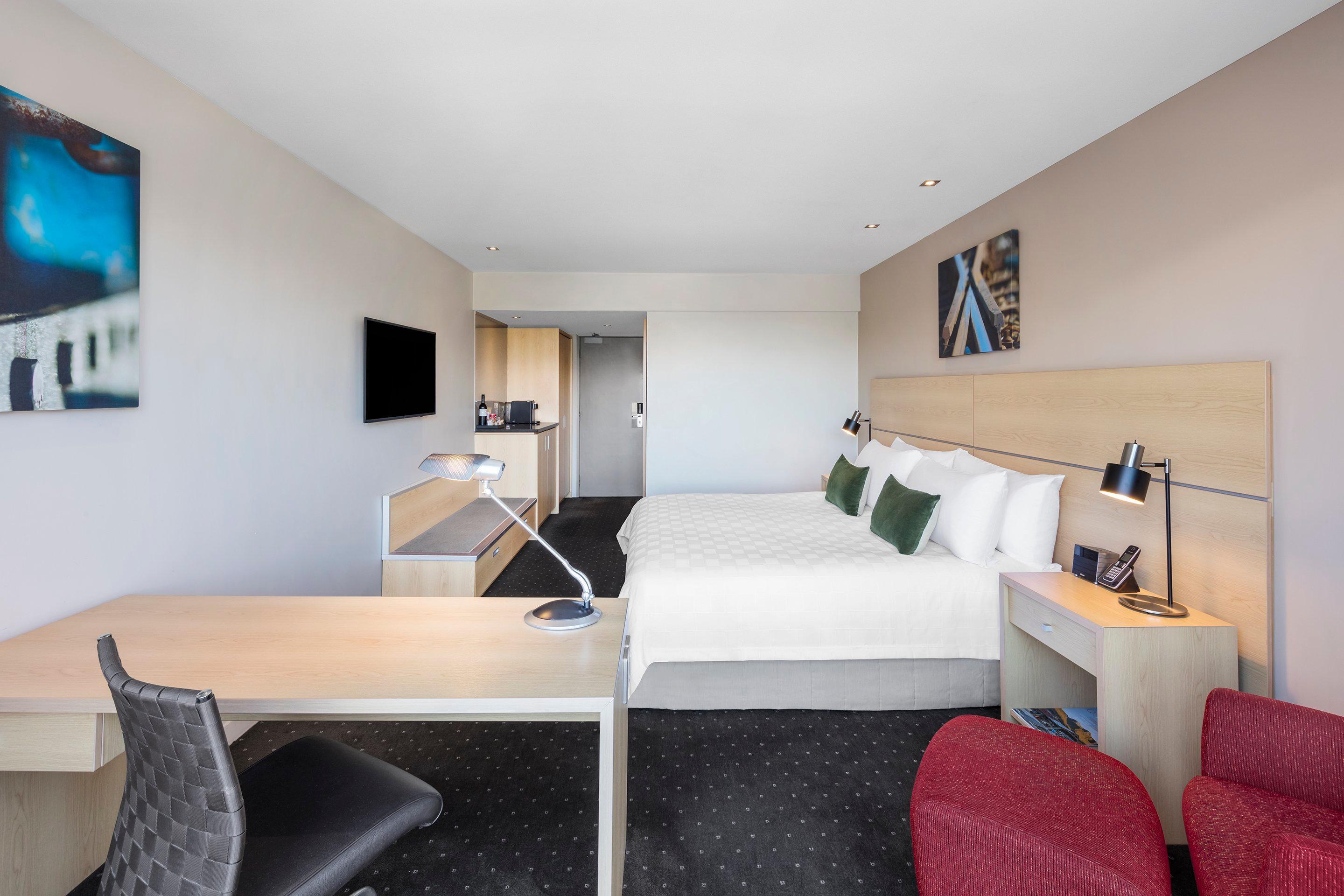 Mountain View King with Balcony - 1 King Bed