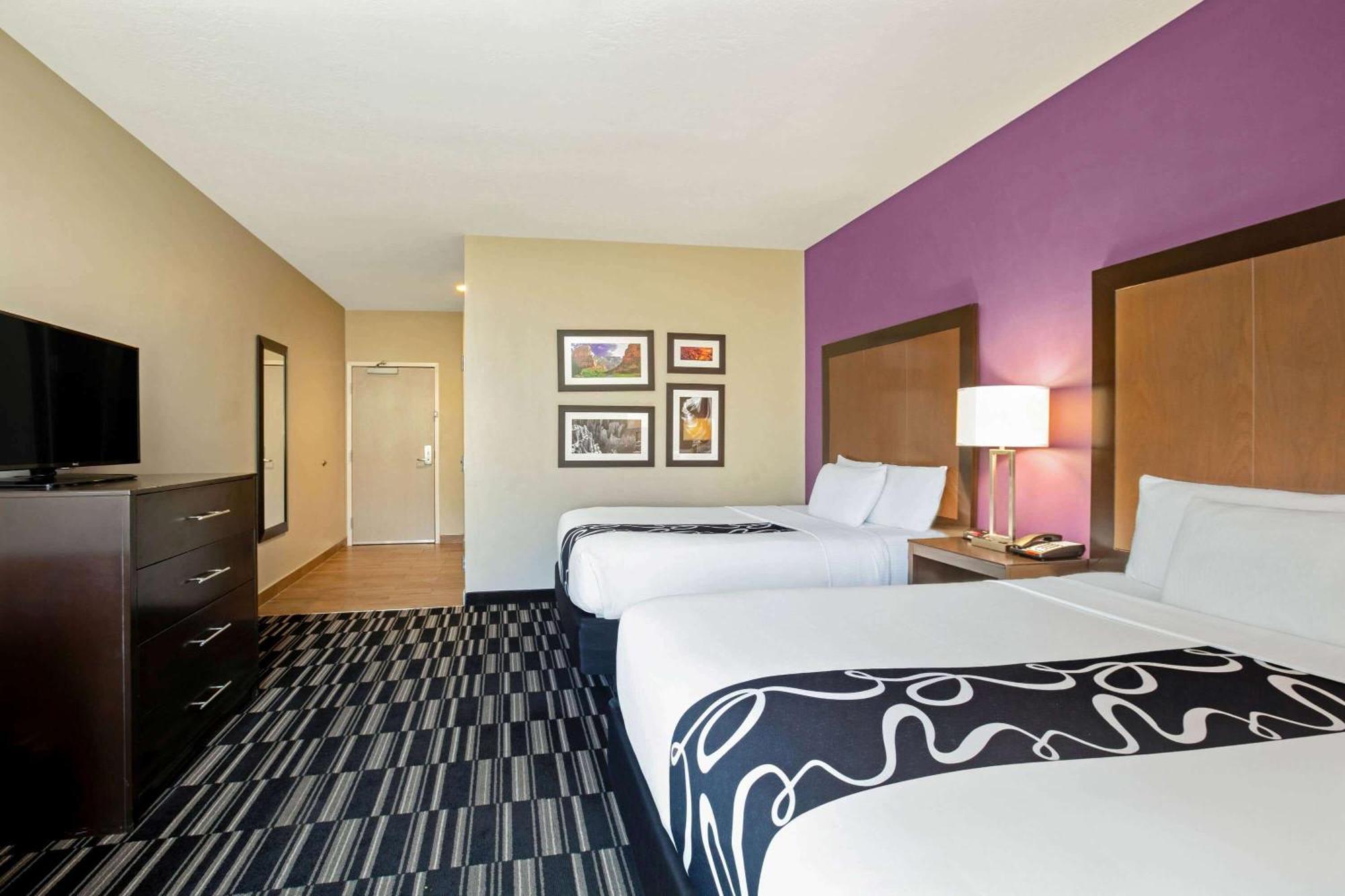 Queen Room with Two Queen Beds,1278196612:JPEG