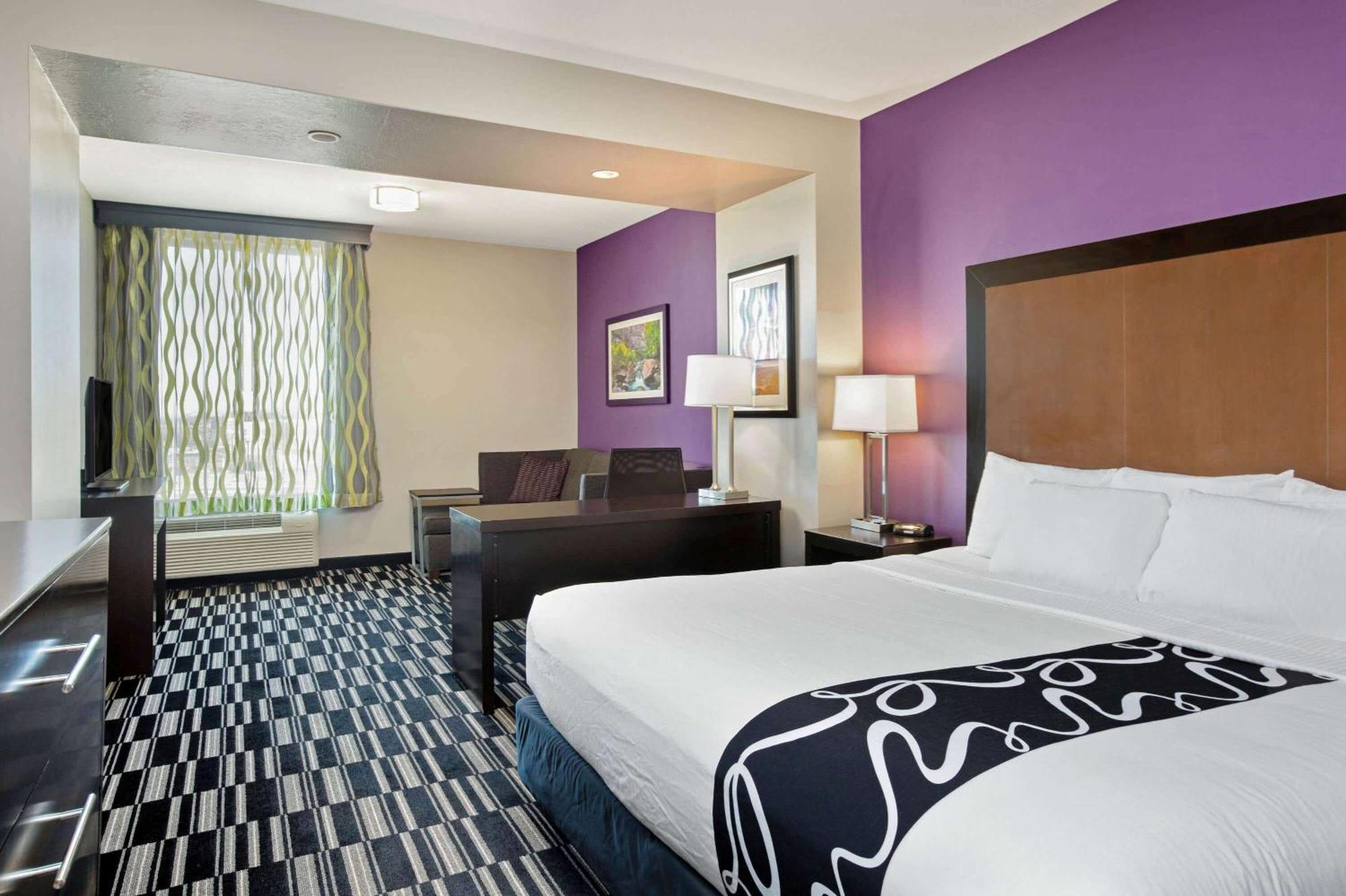 Executive King Room with Sofa Bed