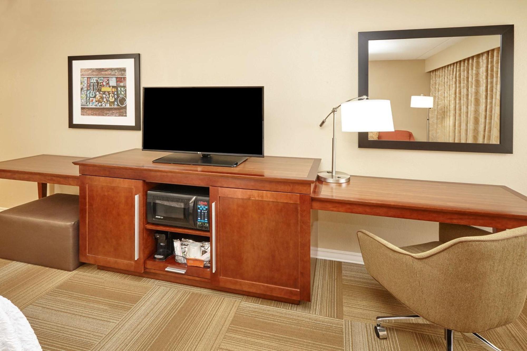 King Room with Sofa Bed and Study - Non-Smoking