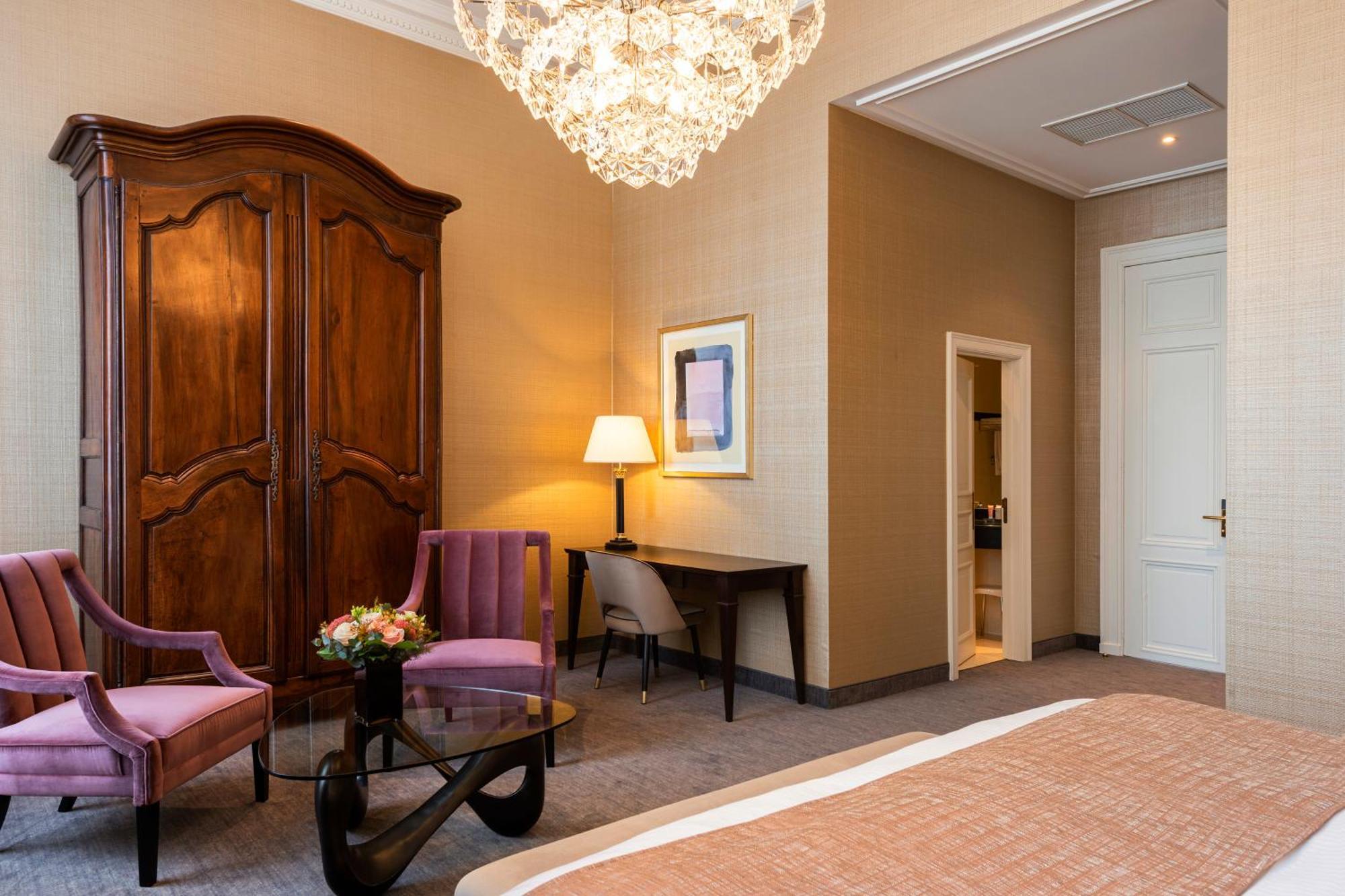 Luxury Suite