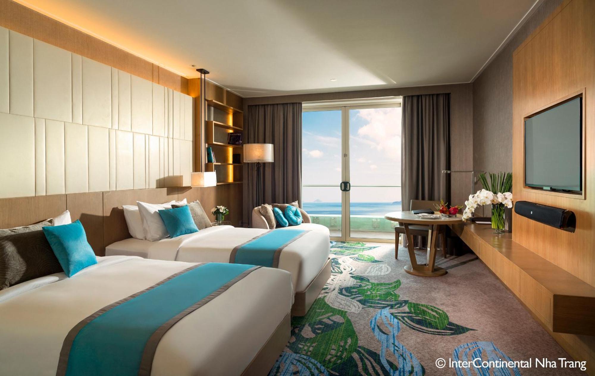 Classic Twin Room with Ocean View and Club Lounge Access