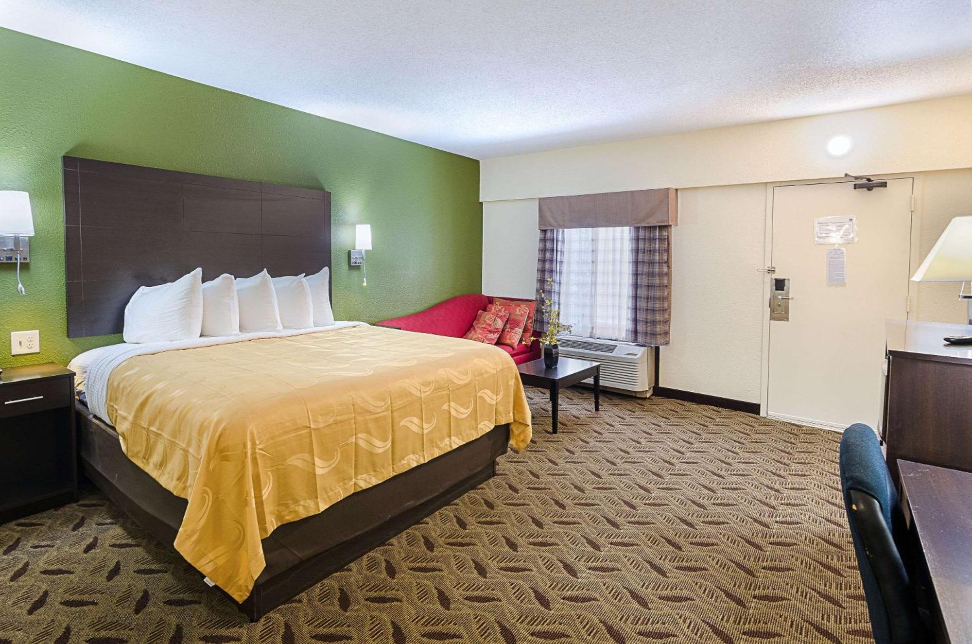Standard King Room - Non-Smoking