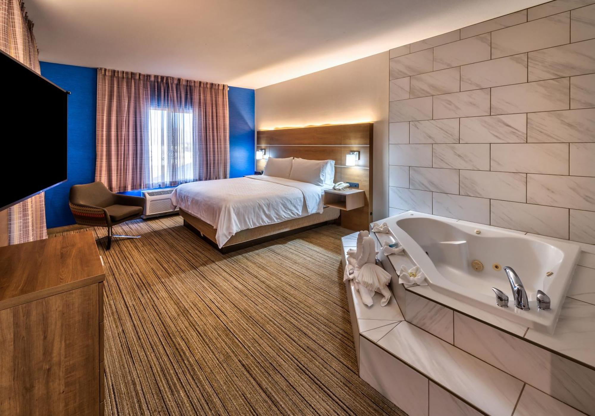 King Suite with Jetted Tub