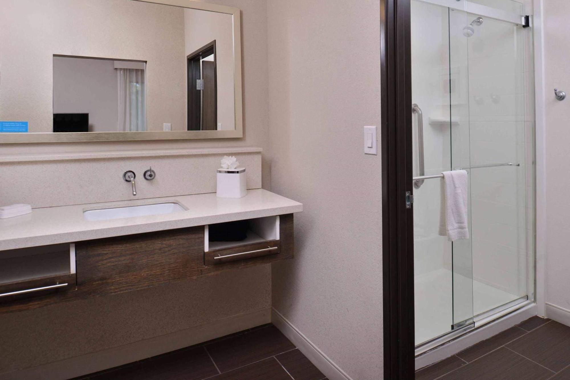 Queen Room with Two Queen Beds - Hearing Access/Non-Smoking