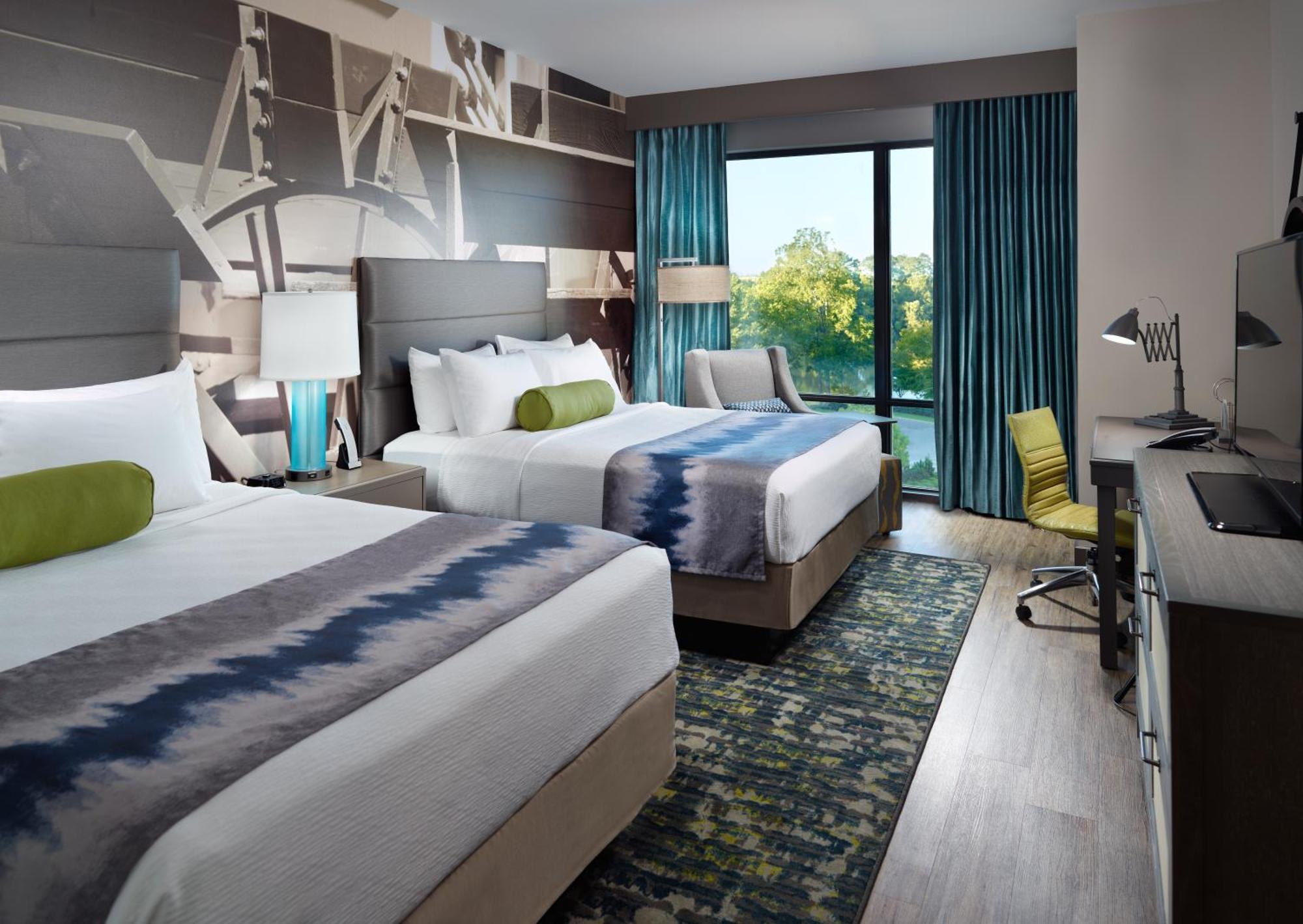 Standard Queen Room with Two Queen Beds and Roll-In Shower - Mobility Access