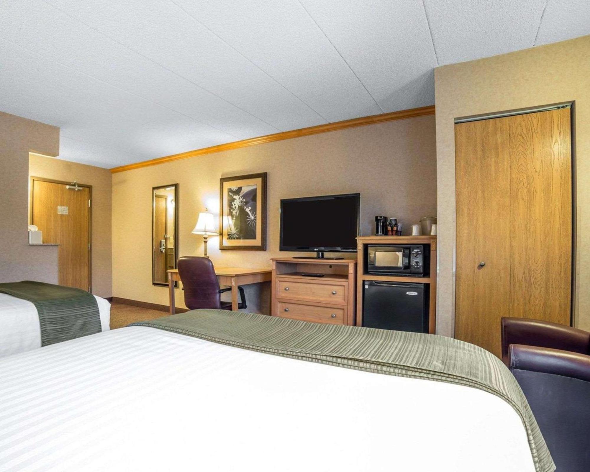 Queen Room with Two Queen Beds - Non-Smoking