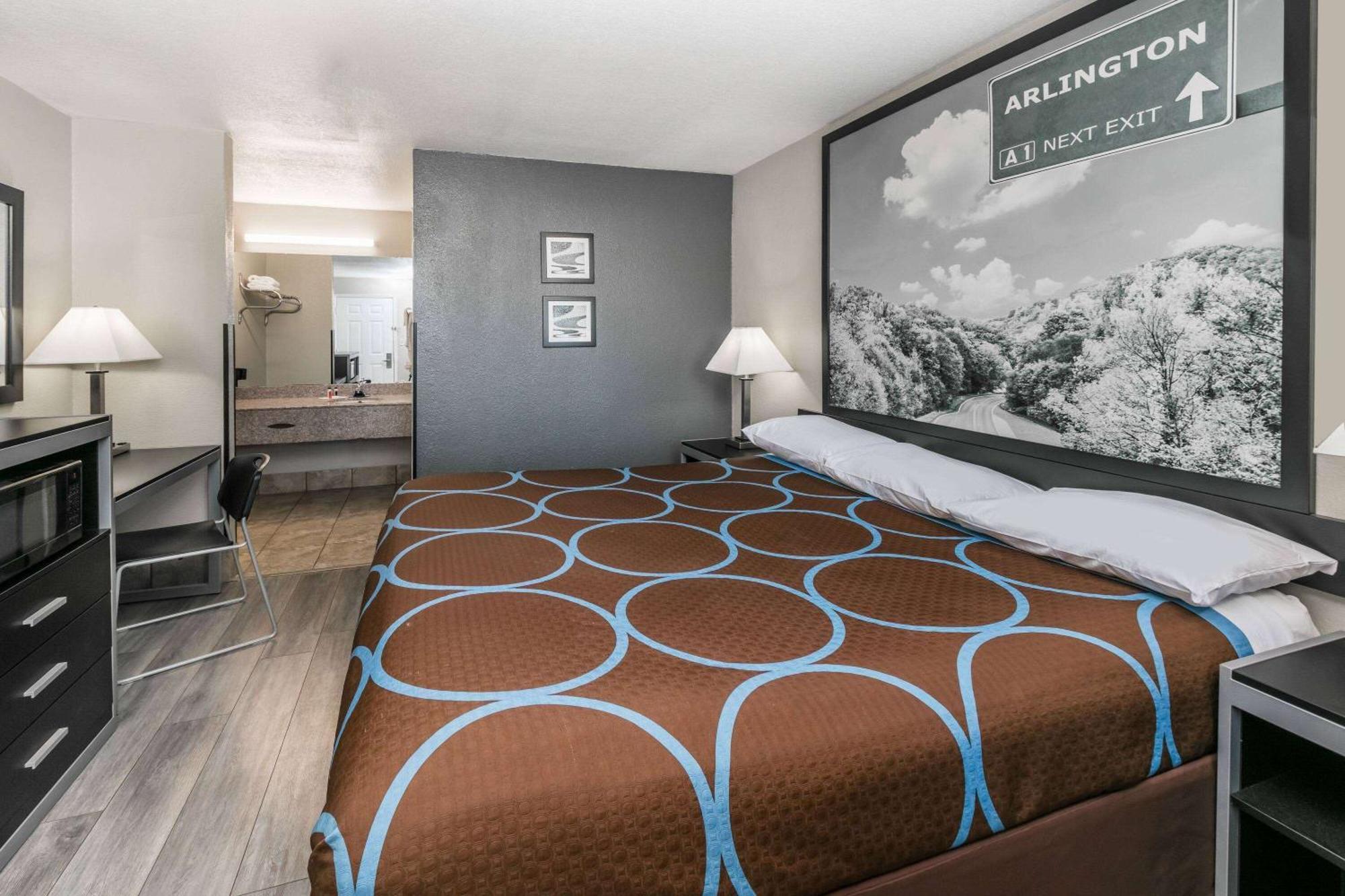 Deluxe King Room - Non-Smoking