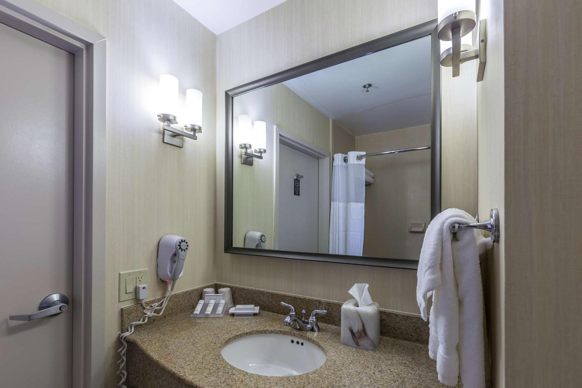 Junior King Suite with Seating Area,1279402270:JPEG