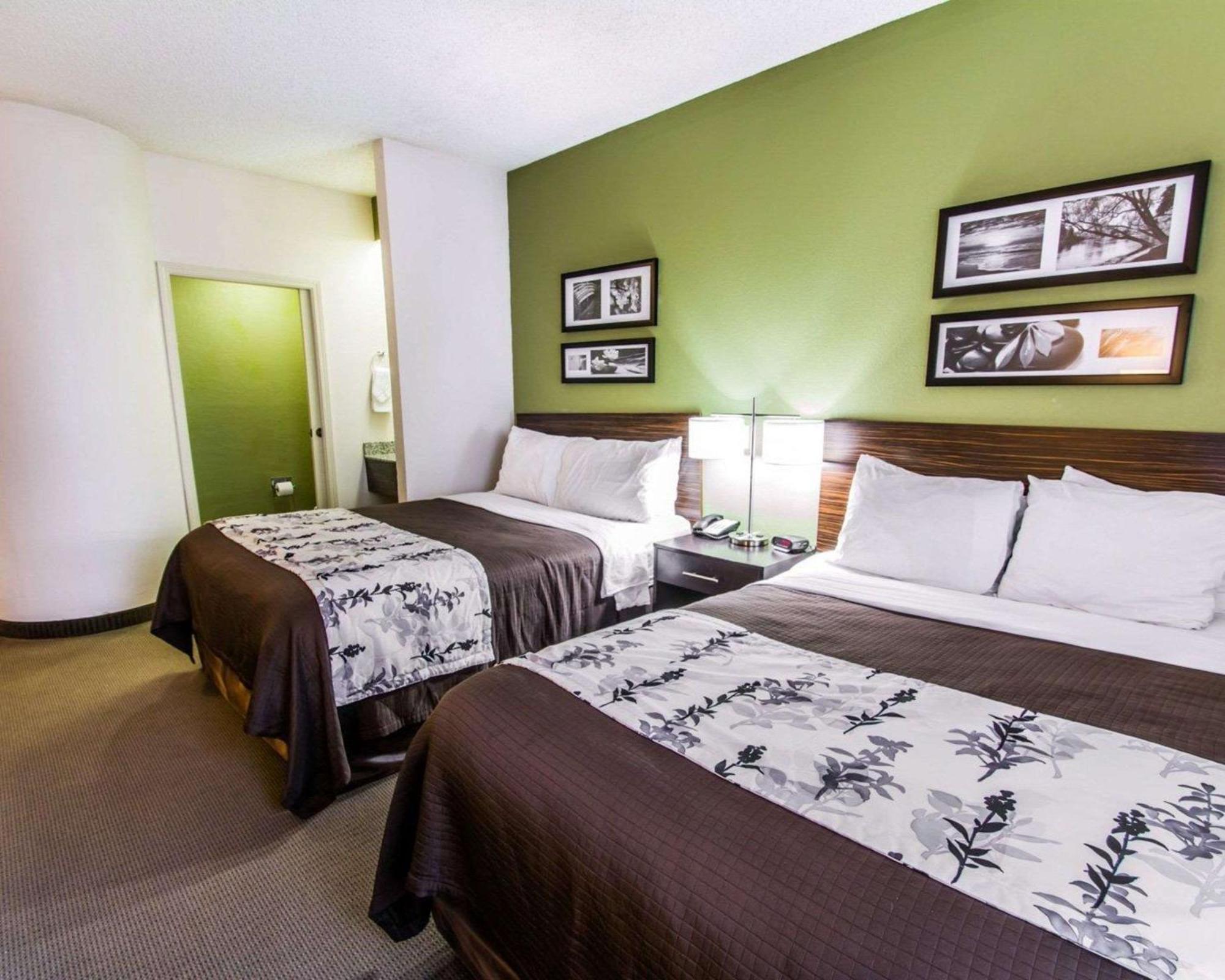 Queen Room with Two Queen Beds - Non-Smoking,1279489075:JPEG