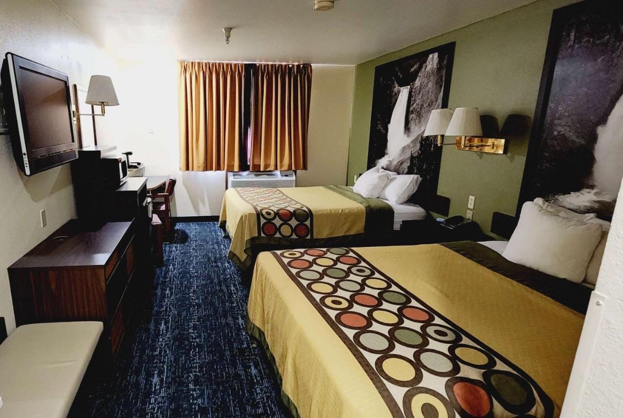 Queen Room with Two Queen Beds - Non-Smoking