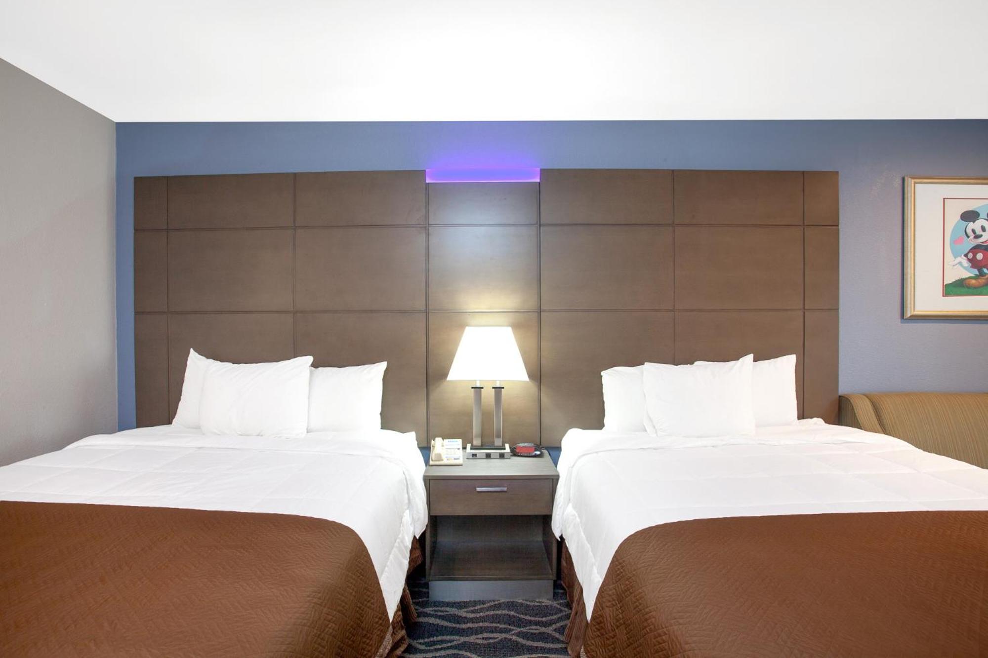 Queen Room with Two Queen Beds and Bath Tub - Mobility Accessible/Non-Smoking