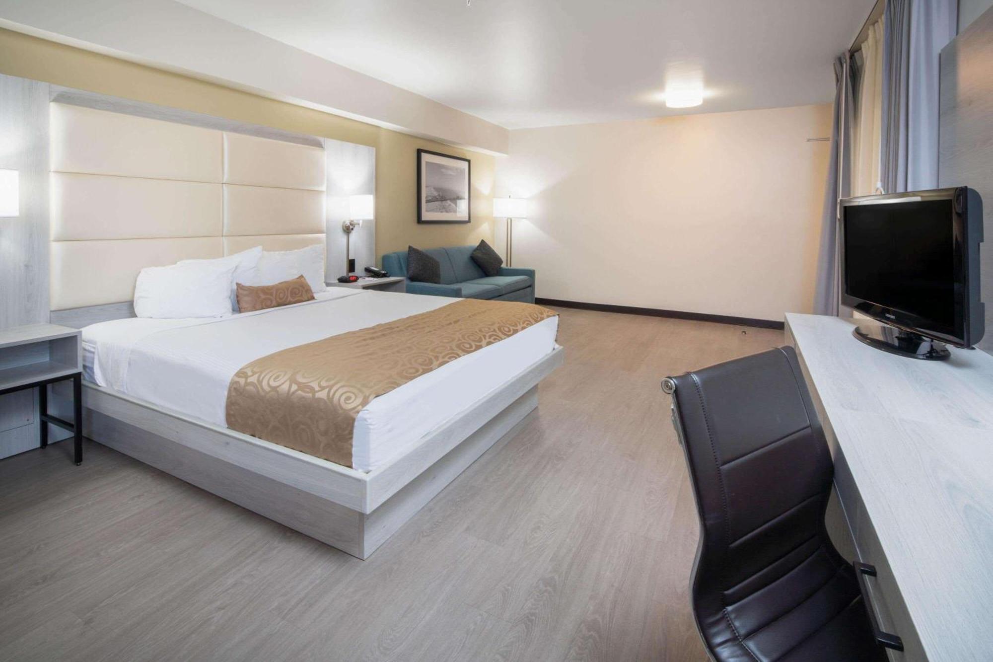 King Room with Mobility/Hearing Impaired Access - Non-Smoking