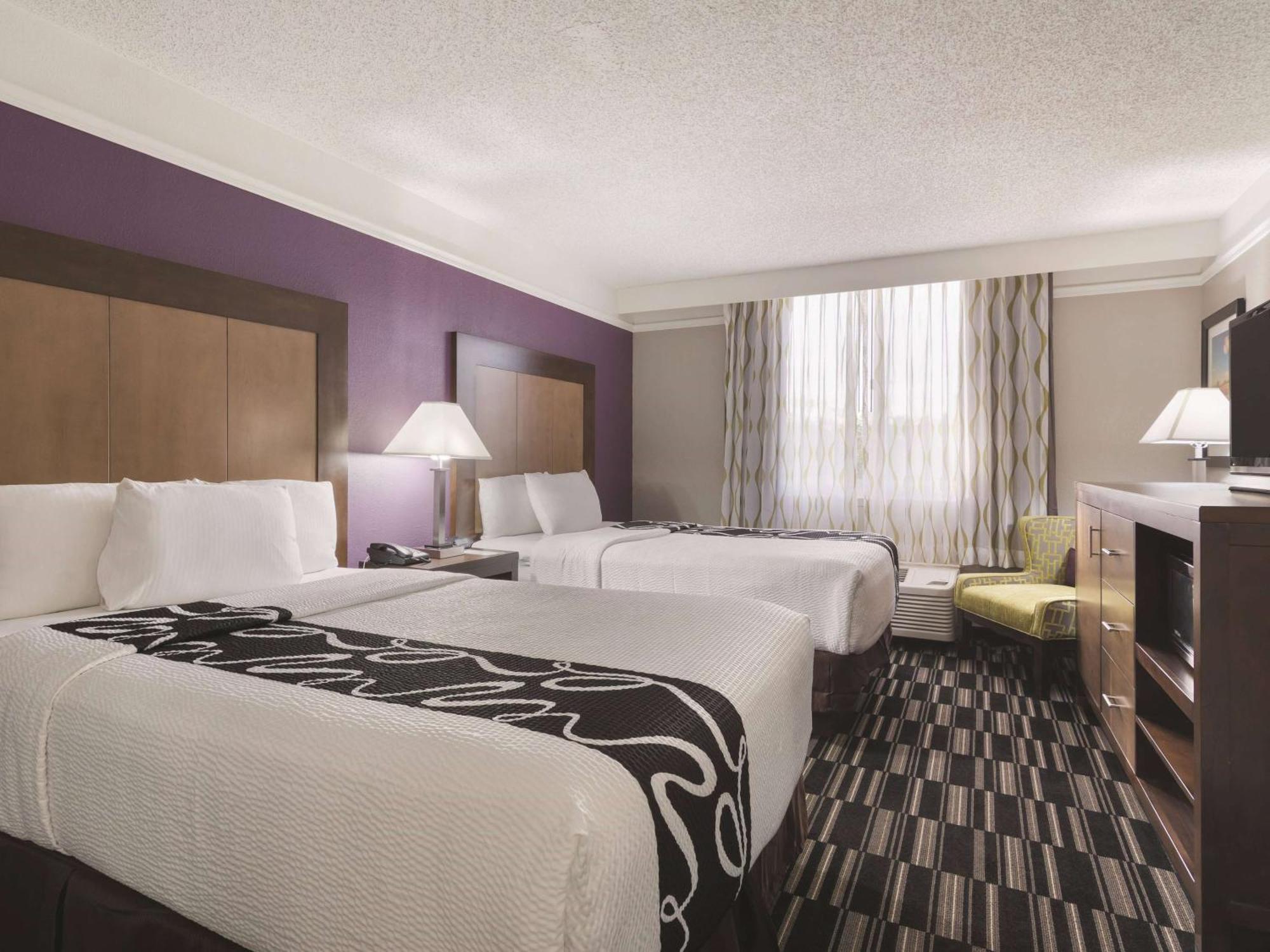 Double Room with Two Double Beds and Bath Tub - Mobility Accessible/Non-Smoking,1280300758:JPEG