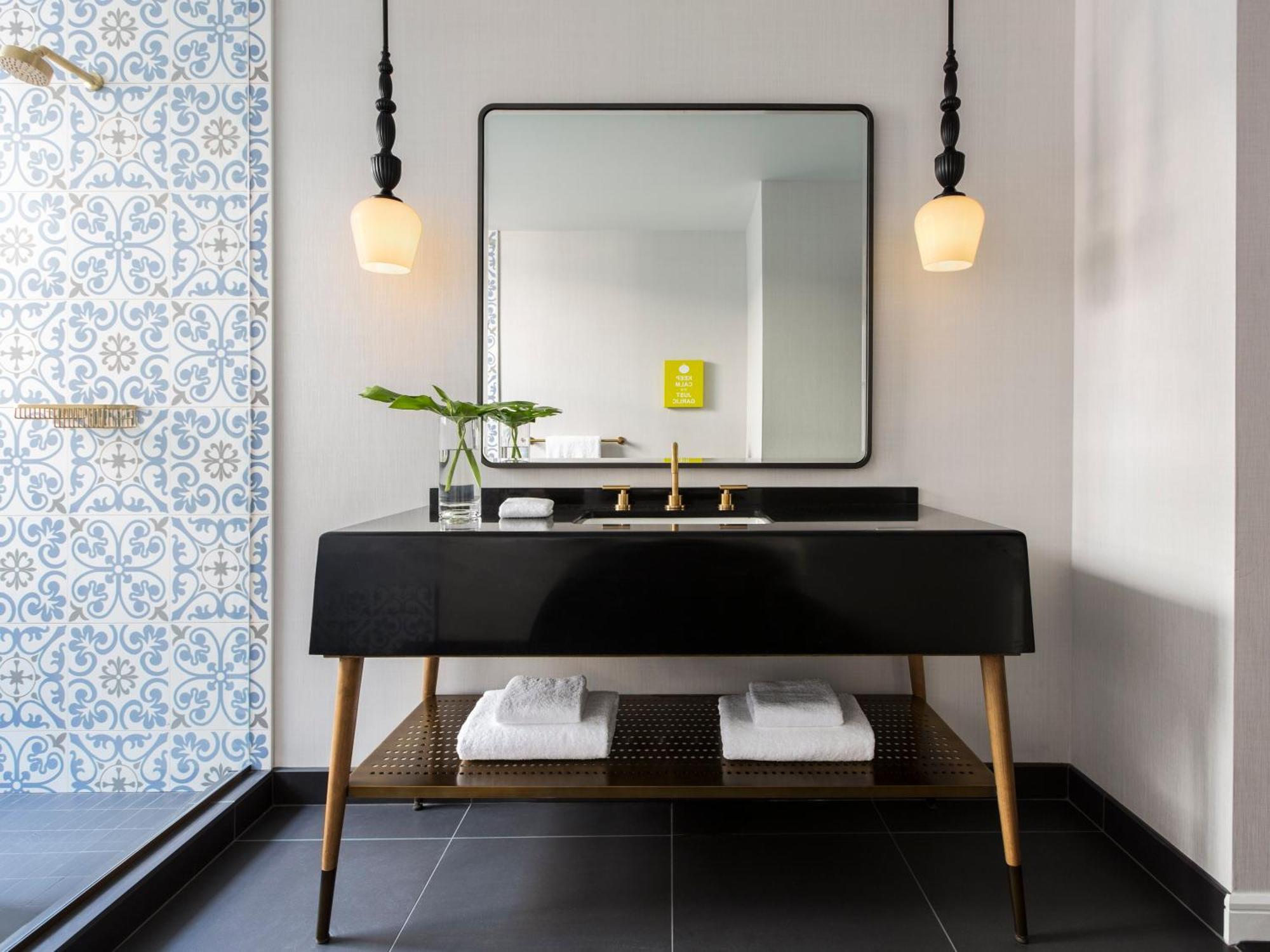 Essential Room,1280321353:JPEG