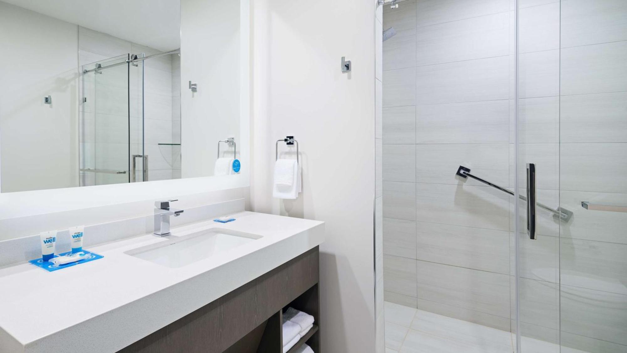 Queen Room with Two Queen Beds,1280323666:JPEG