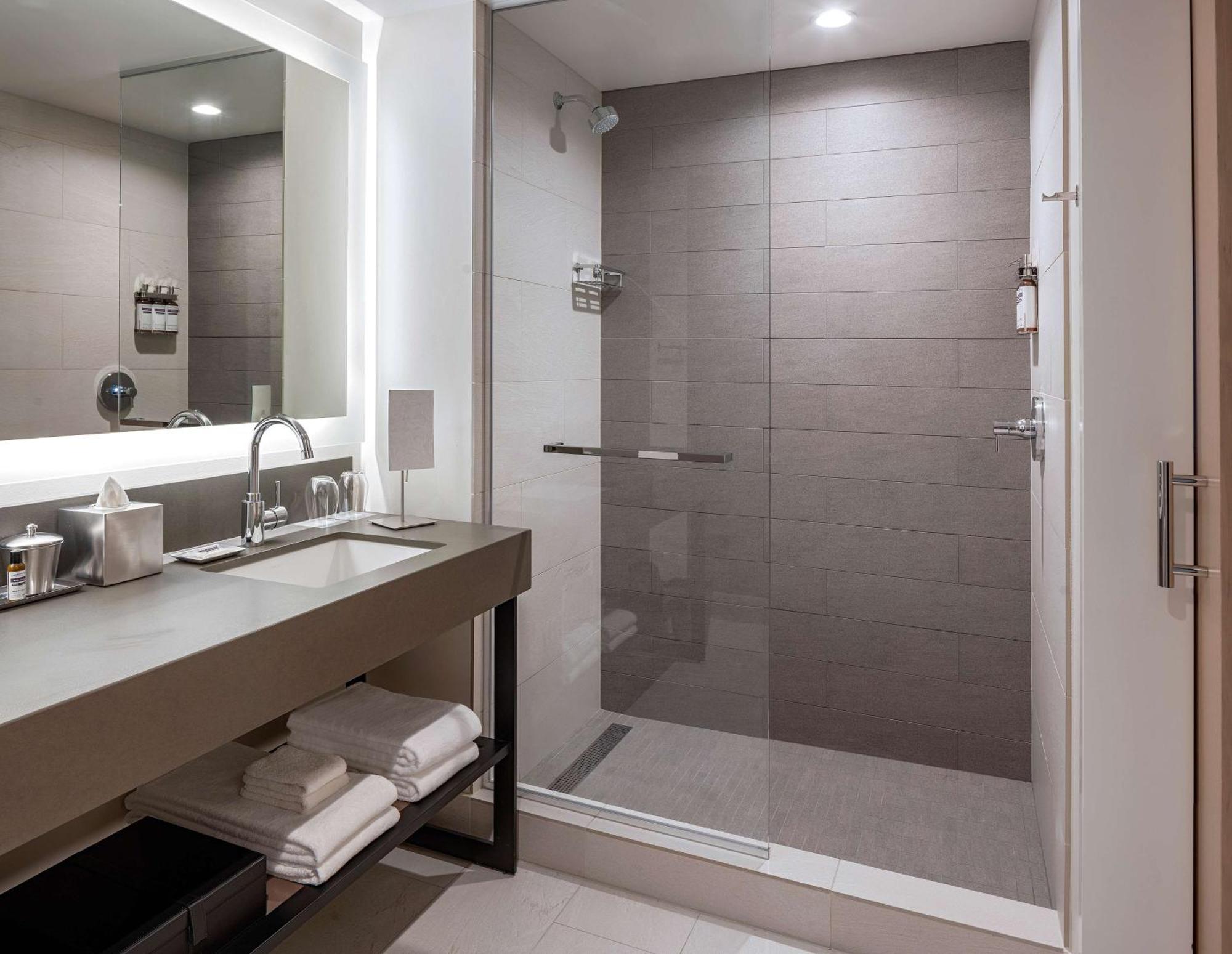 Queen Room with Two Queen Beds and View