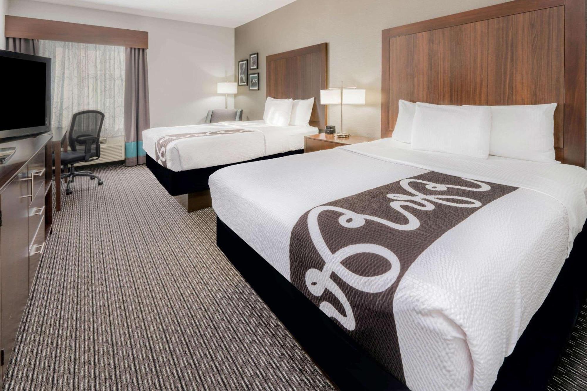 Deluxe Queen Room with Two Queen Beds