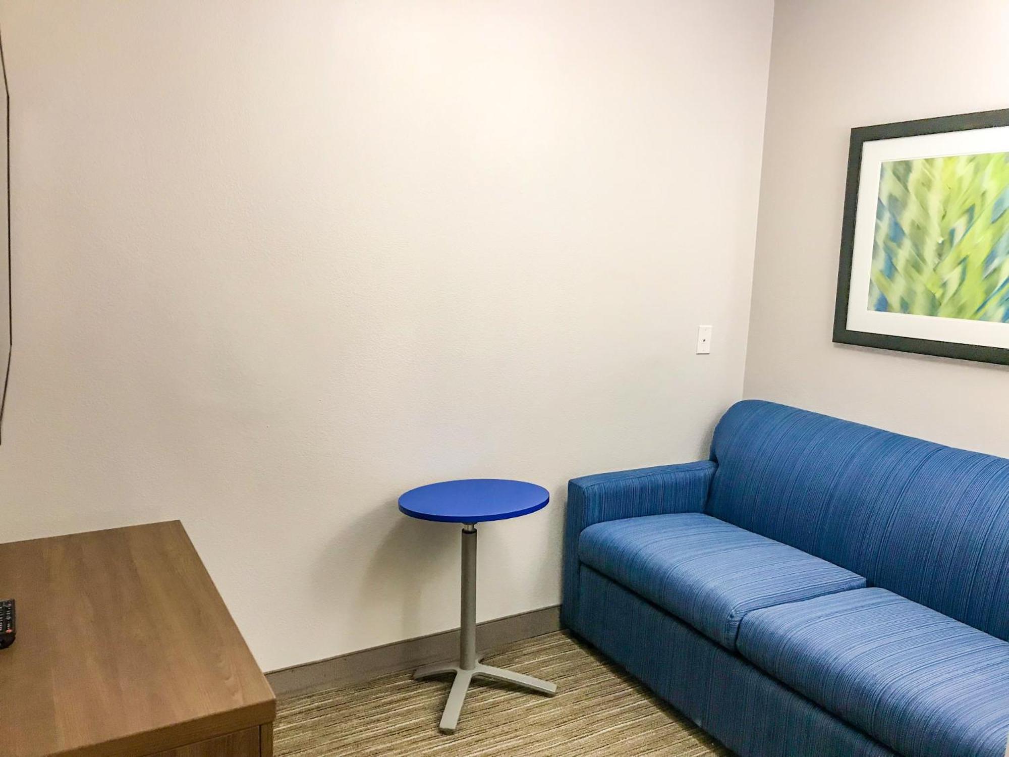 Standard Queen Room with Two Queen Beds - Extra Floor Space,1280489746:JPEG