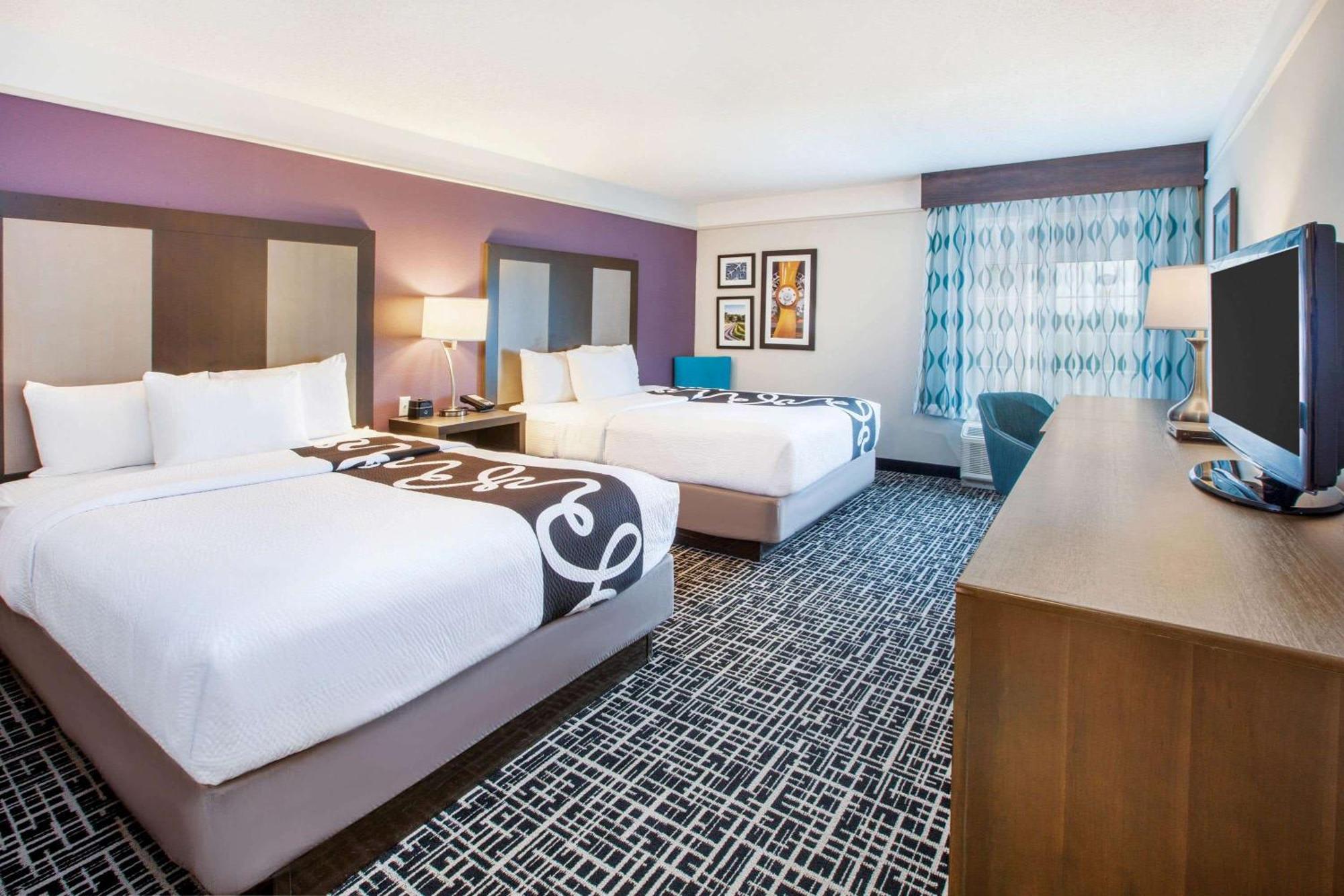 Deluxe Queen Room with Two Queen Beds