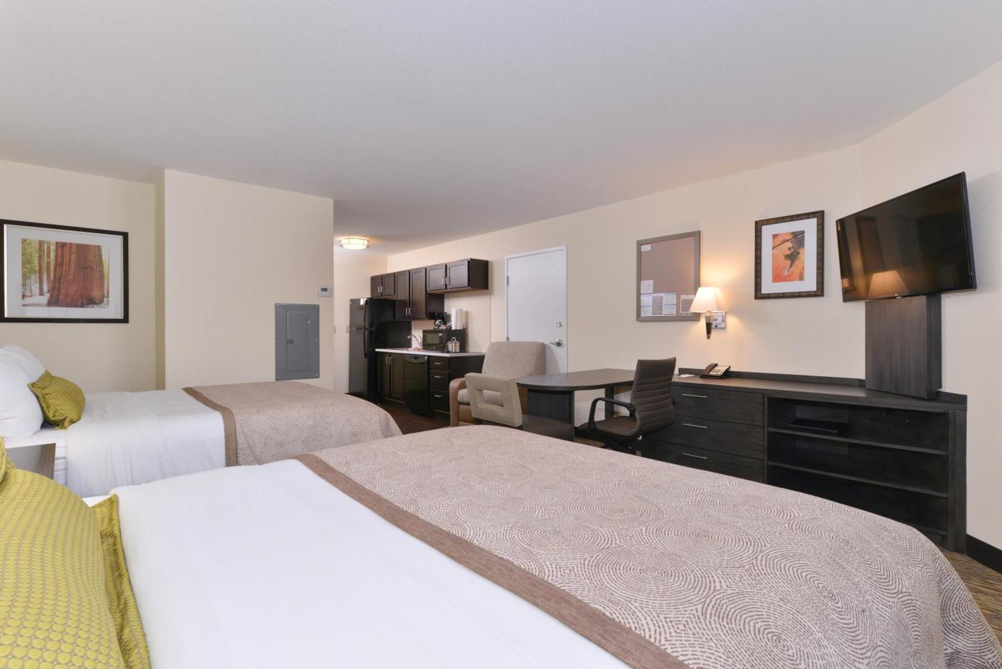 Queen Suite with Two Queen Beds