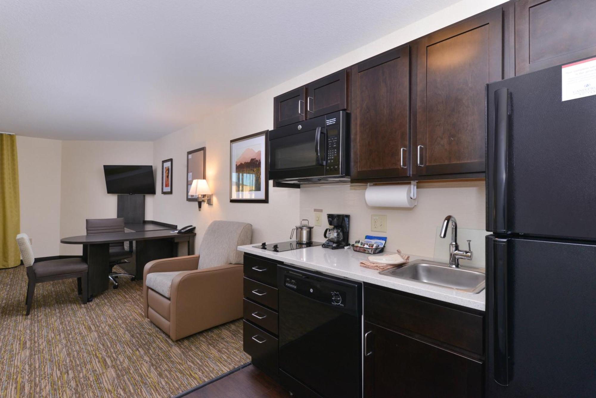 Studio Queen Suite
