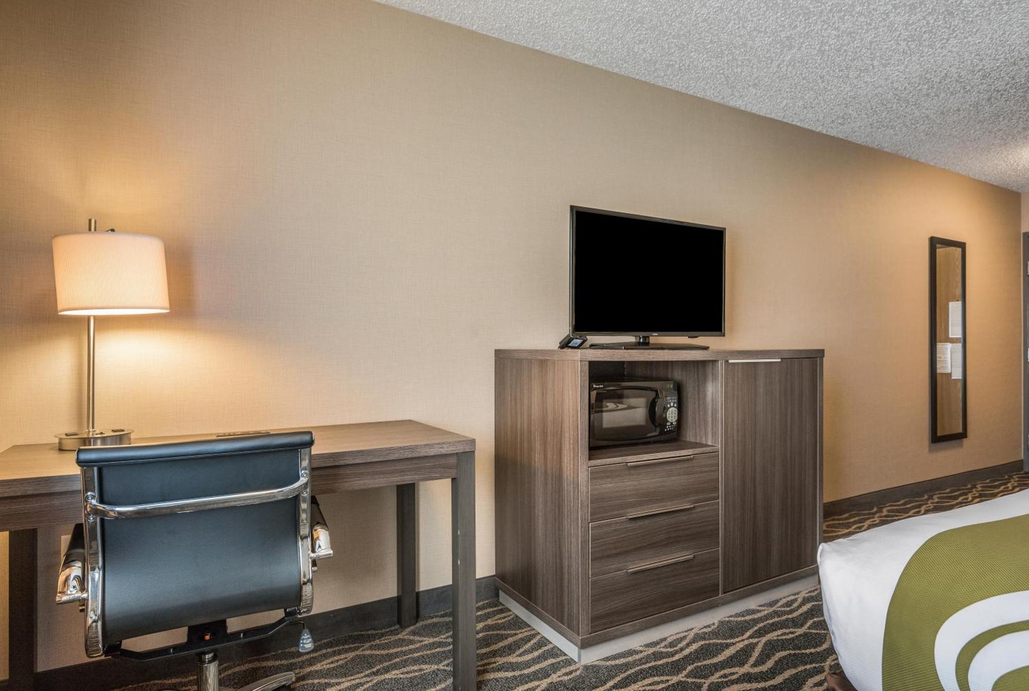 Queen Room - Accessible/Non-Smoking