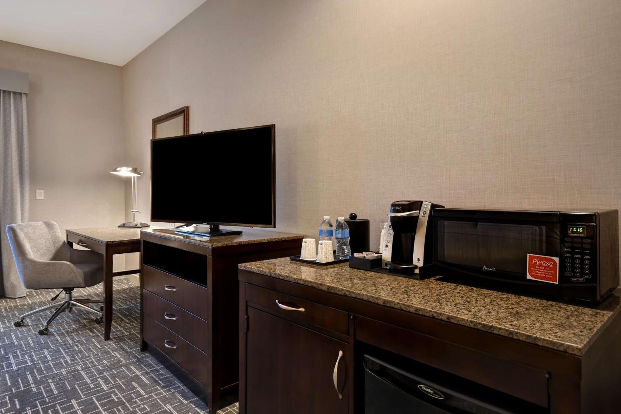 Deluxe King Room with Roll-In Shower - Disability Access,1551467527:JPEG