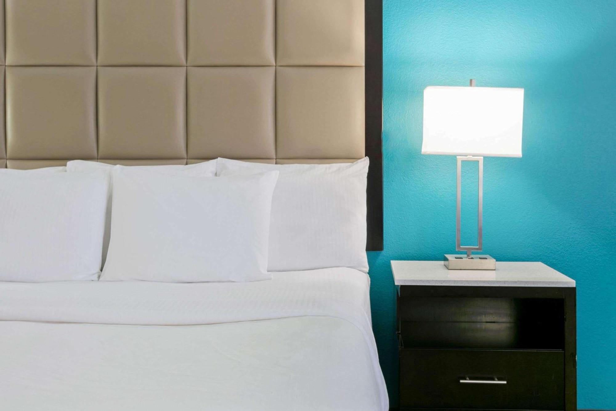King Room - Non-Smoking