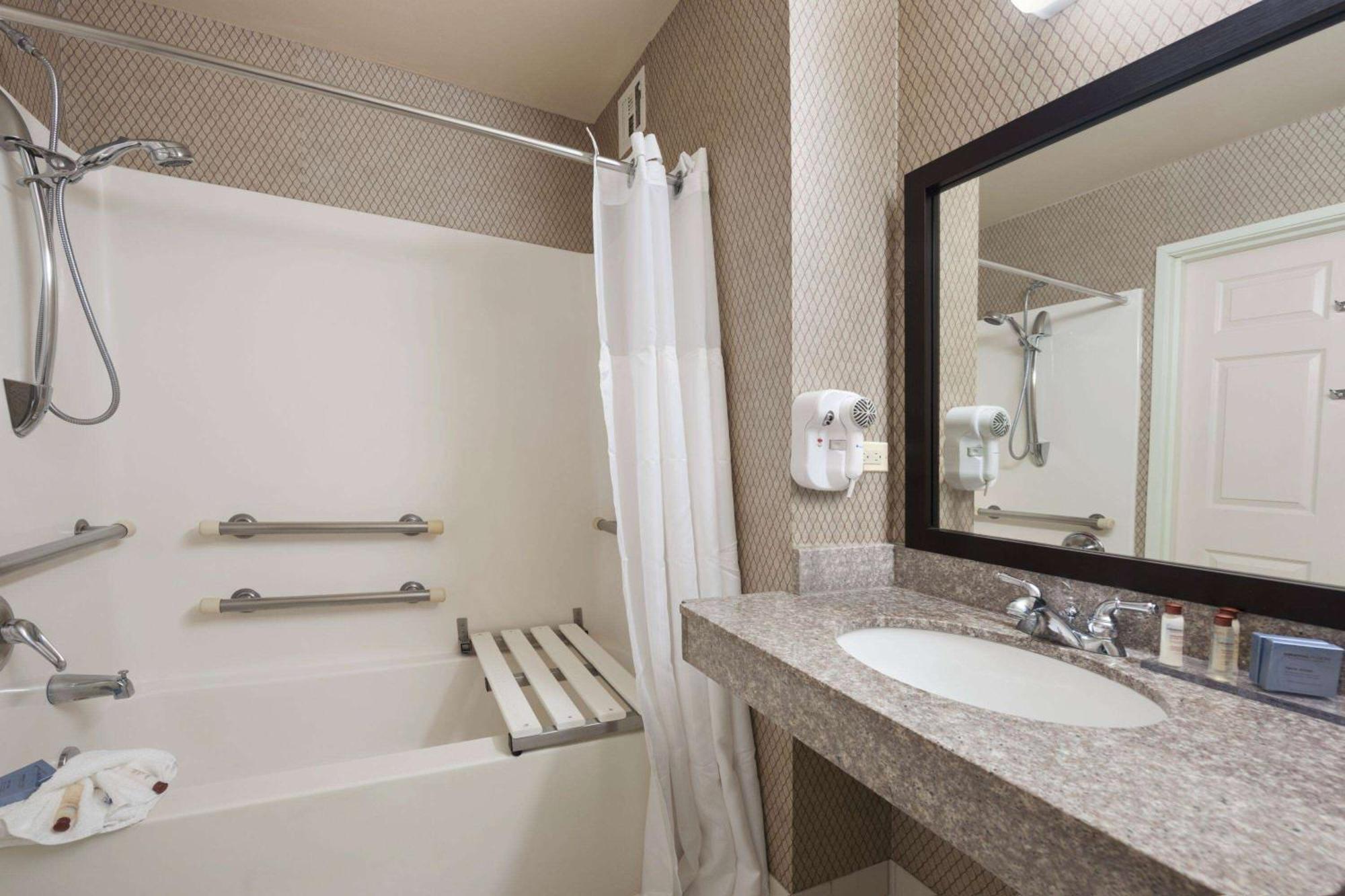Queen Room with Two Queen Beds- Disability Access - Non-Smoking,1345469621:JPEG