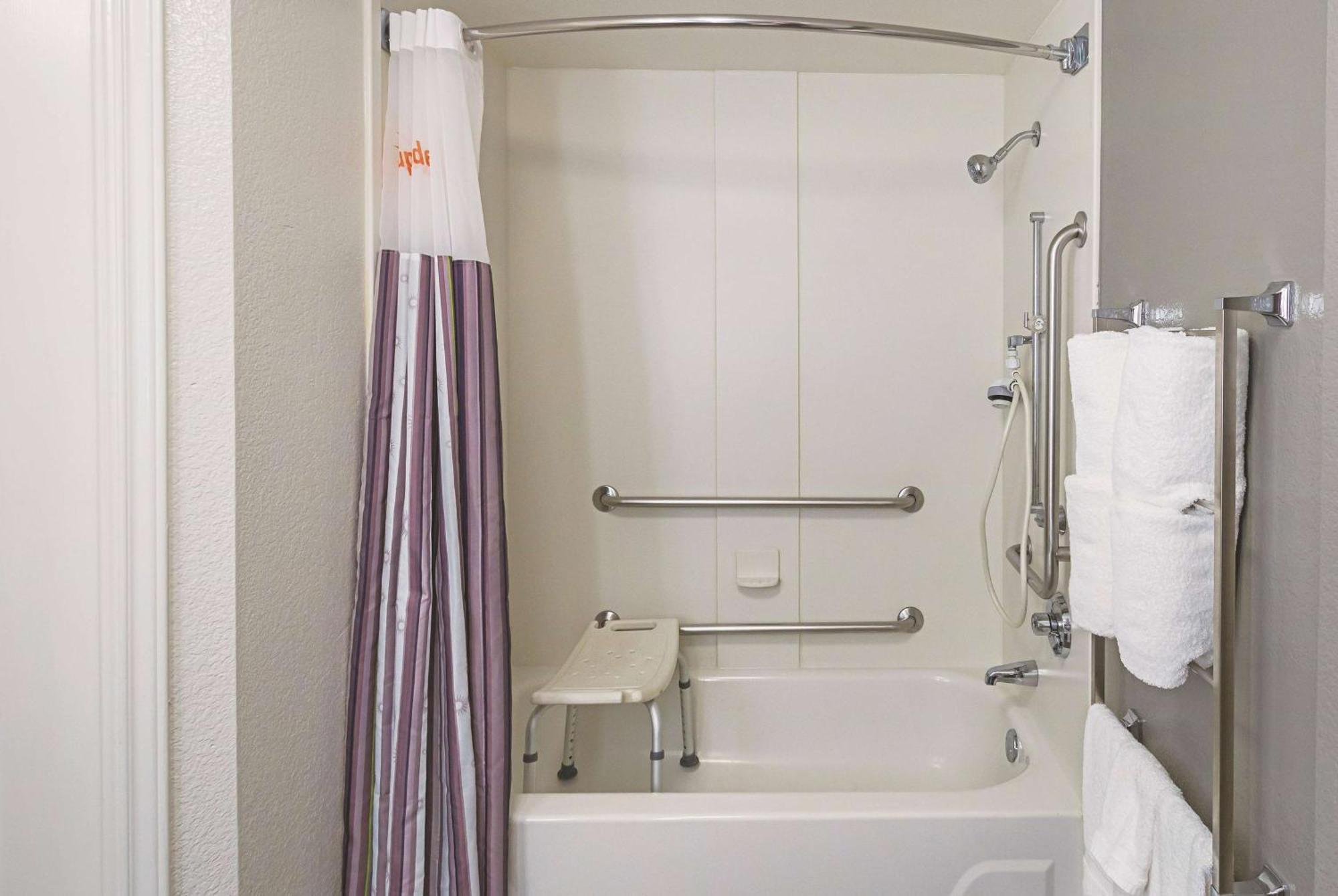Doube Room with Two Double Beds and Roll-In Shower - Mobility/Hearing Accessible - Non-Smoking