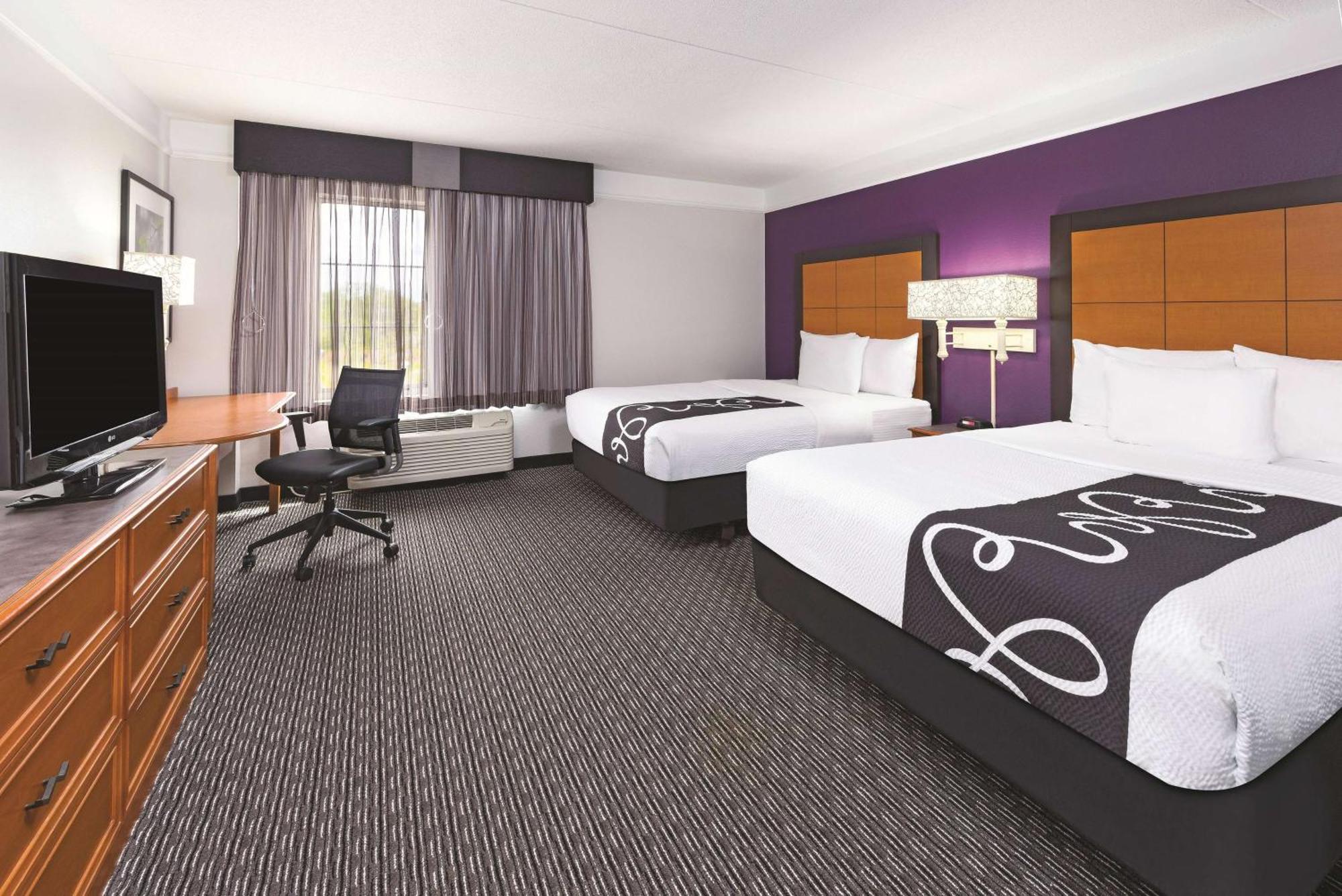 Double Room with Two Double Beds and Bath Tub - Mobility/Hearing Accessible - Non-Smoking