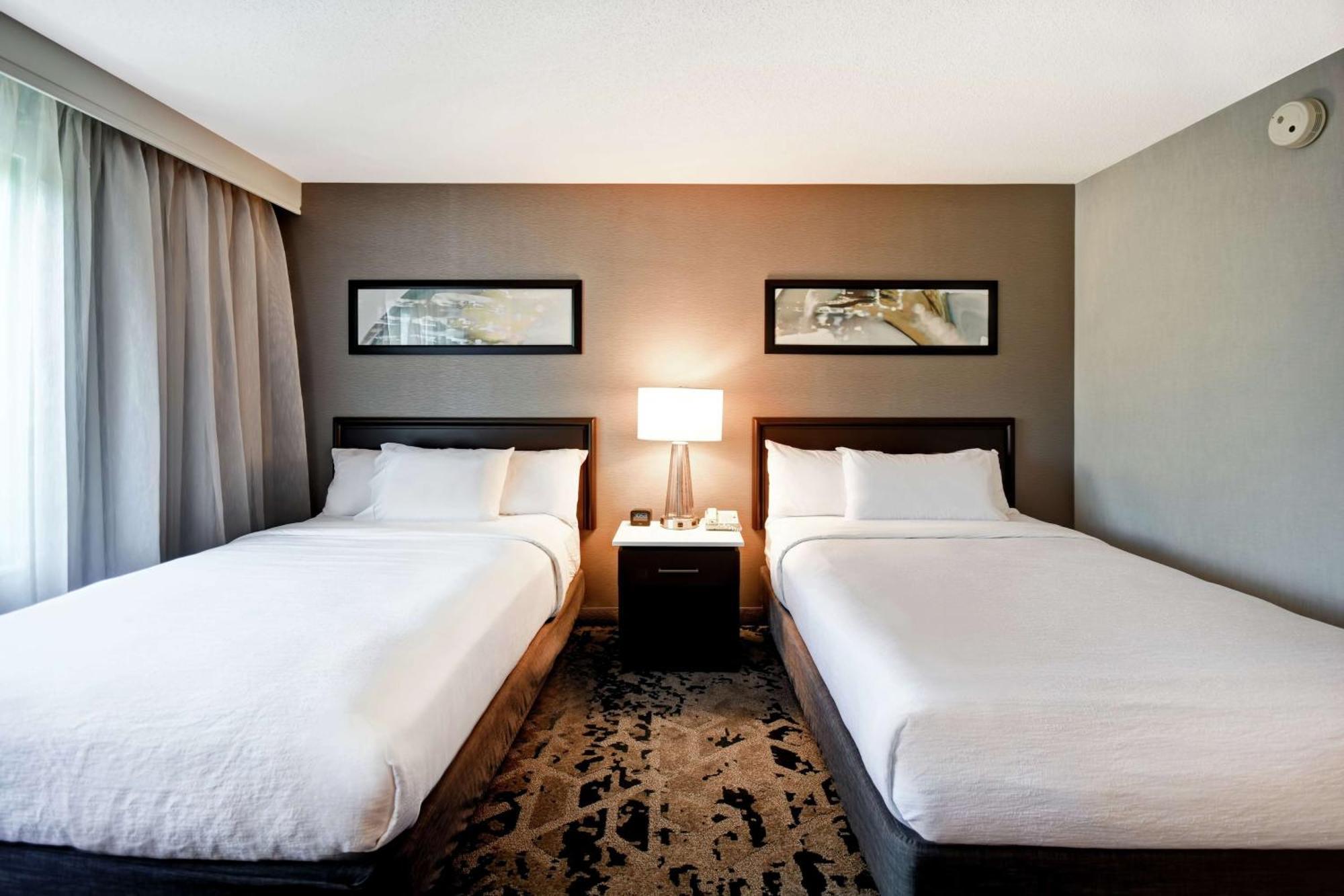 Corner Suite with Two Double Beds - Non-Smoking
