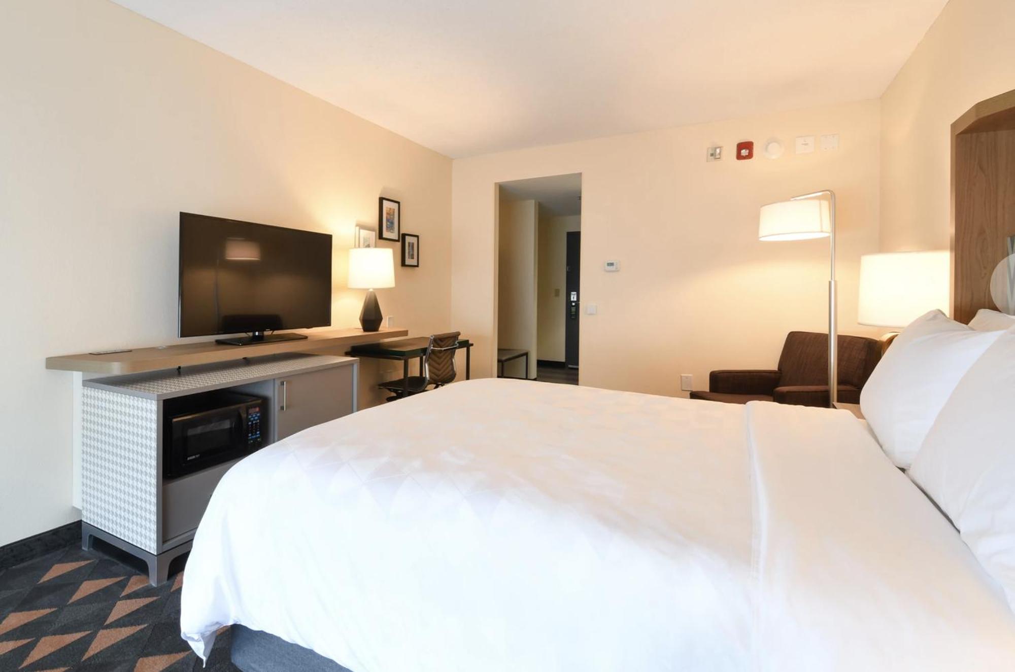 Studio Queen Room with Hearing Accessible Tub - Non-Smoking,1280736829:JPEG