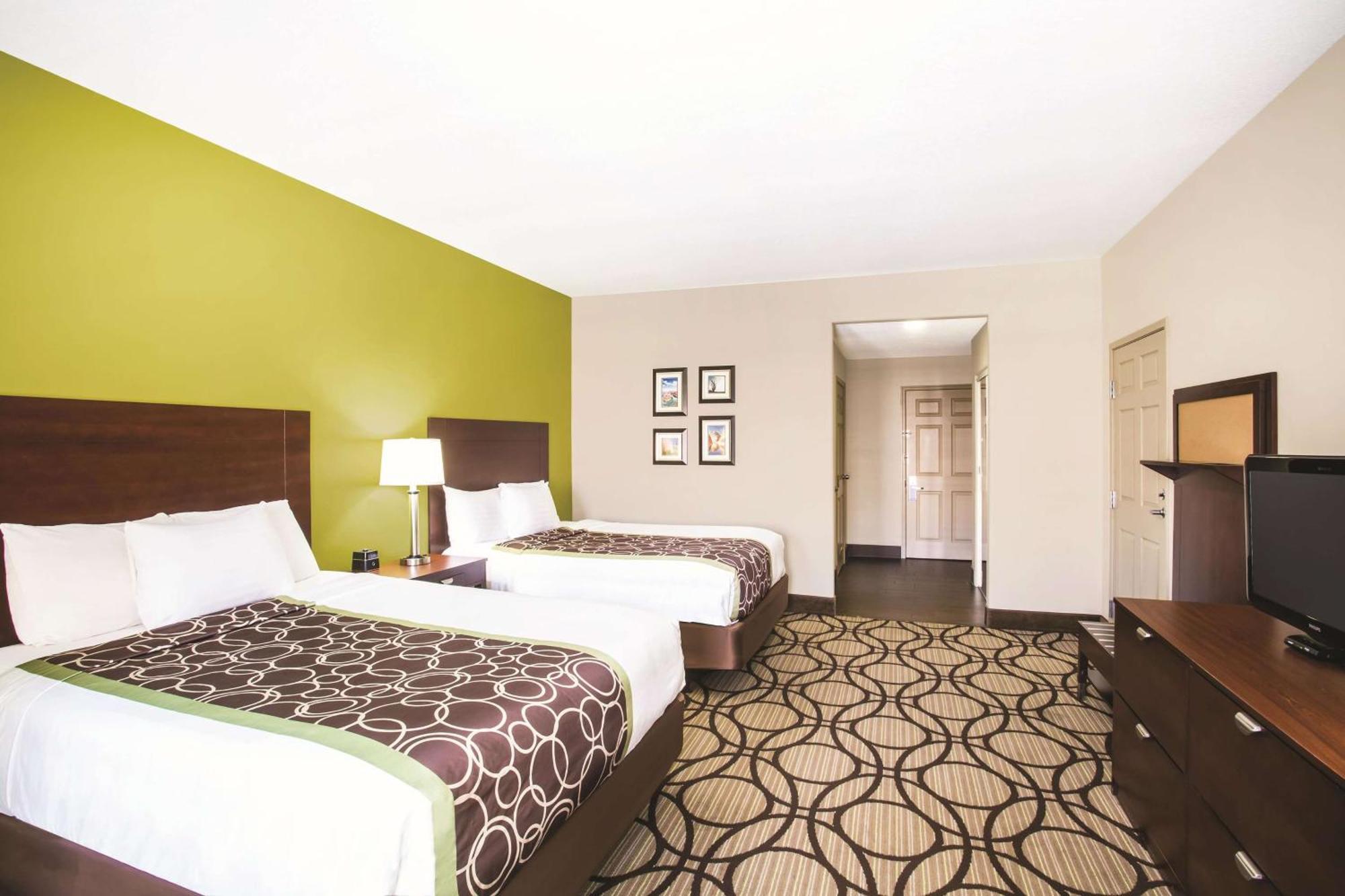 Queen Room with Two Queen Beds - Disability Access - Pet Friendly 1st Floor Only - Non-Smoking