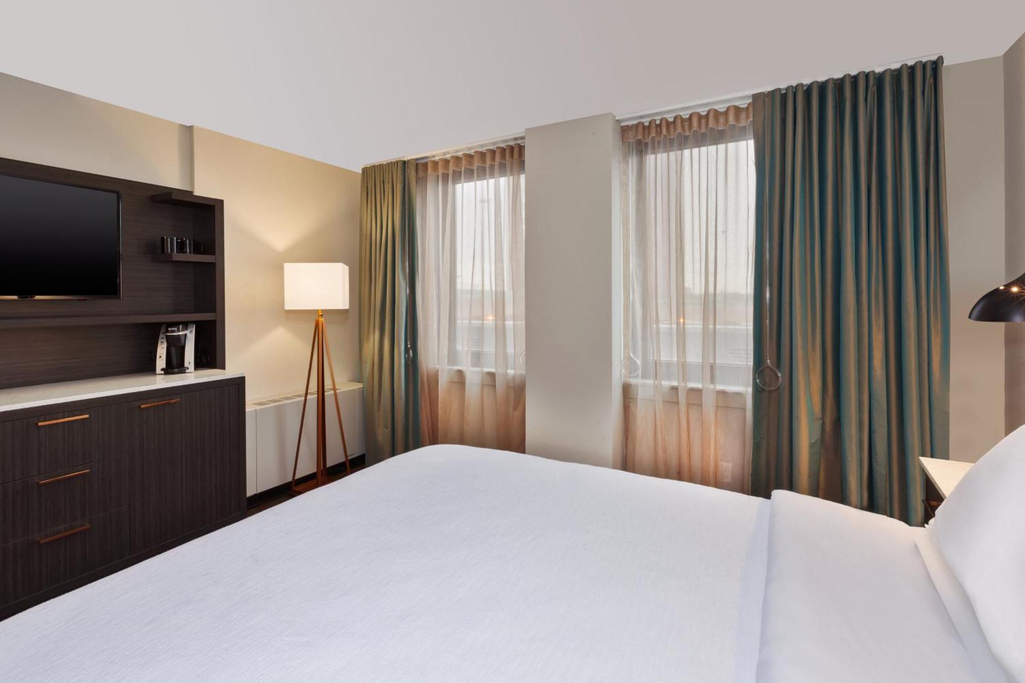 Standard Queen Room