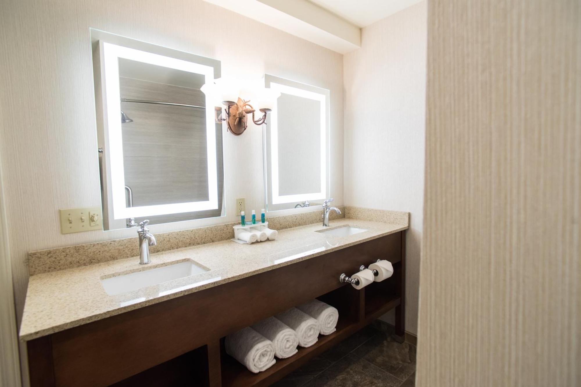 One-Bedroom Suite with Two Queen Beds