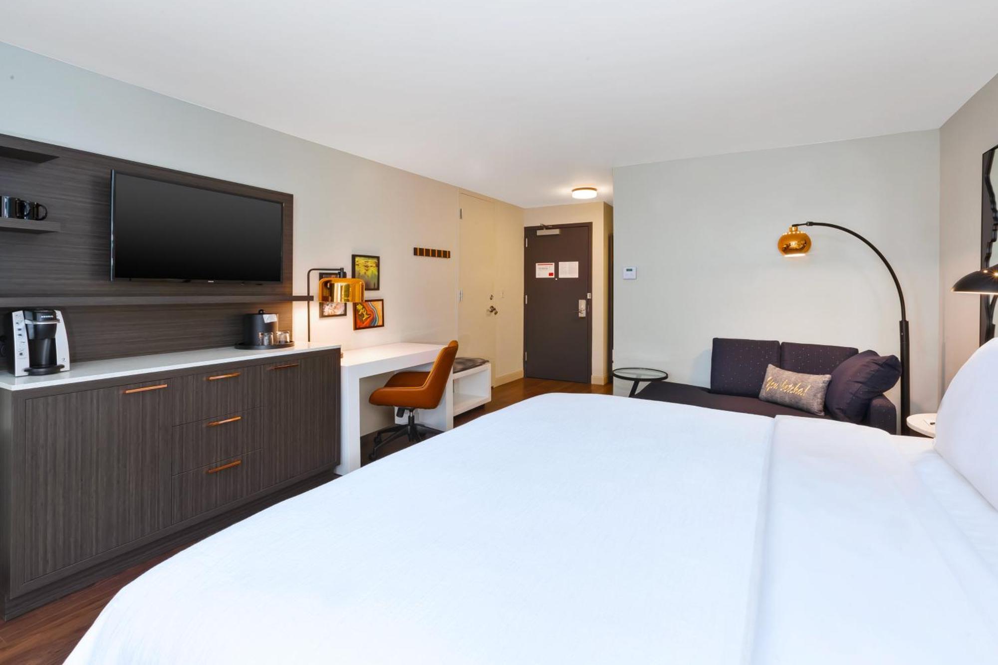 Deluxe King Room