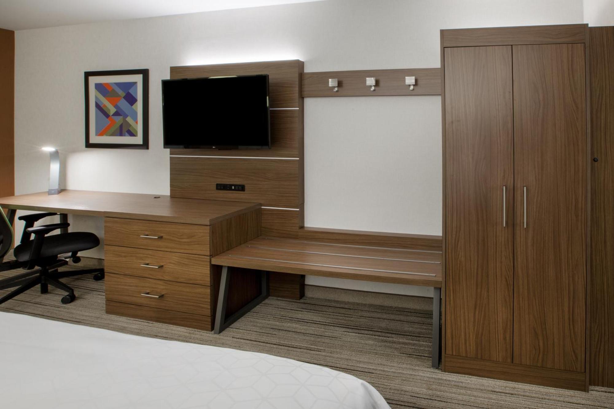 Standard Queen Room with Two Queen Beds,1709673931:JPEG