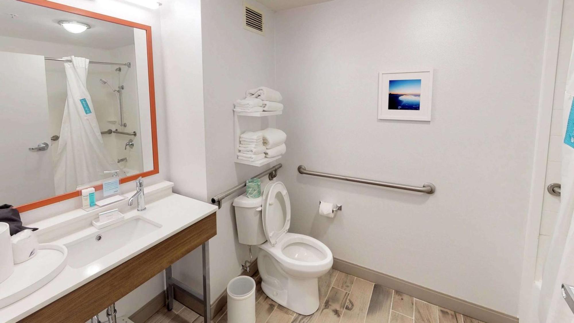 Queen Room with Two Queen Beds - Mobility Access/Non-Smoking