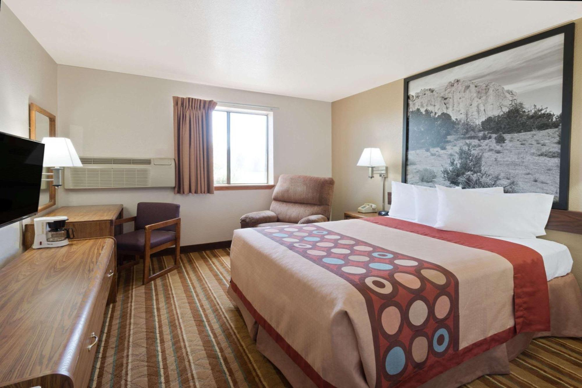 Queen Room with Bath Tub - Mobility Accessible/Non-Smoking