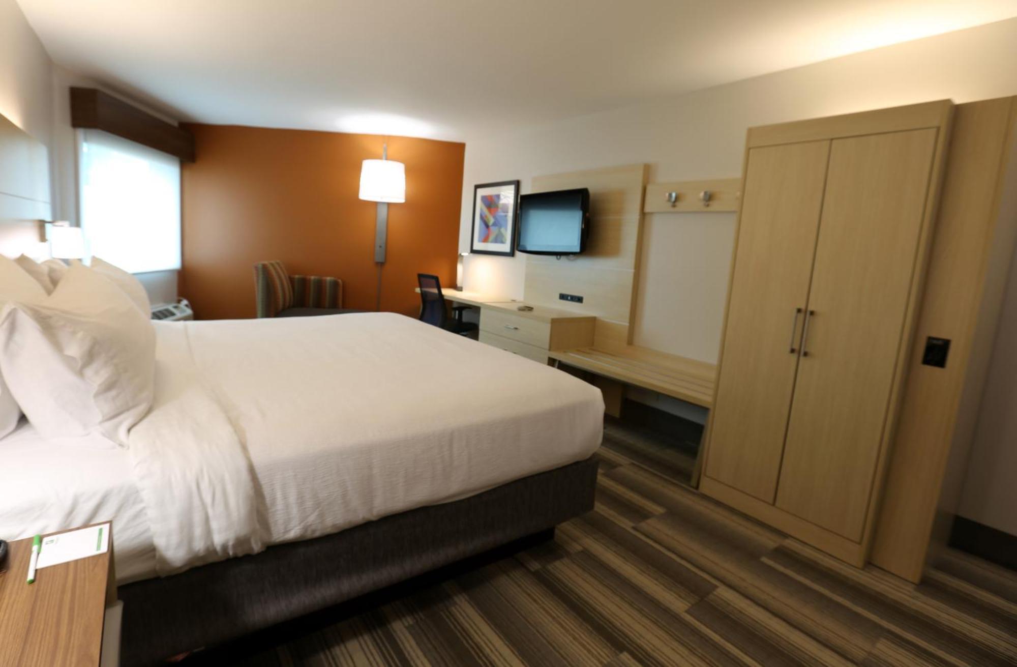 Standard Room,1450665583:JPEG