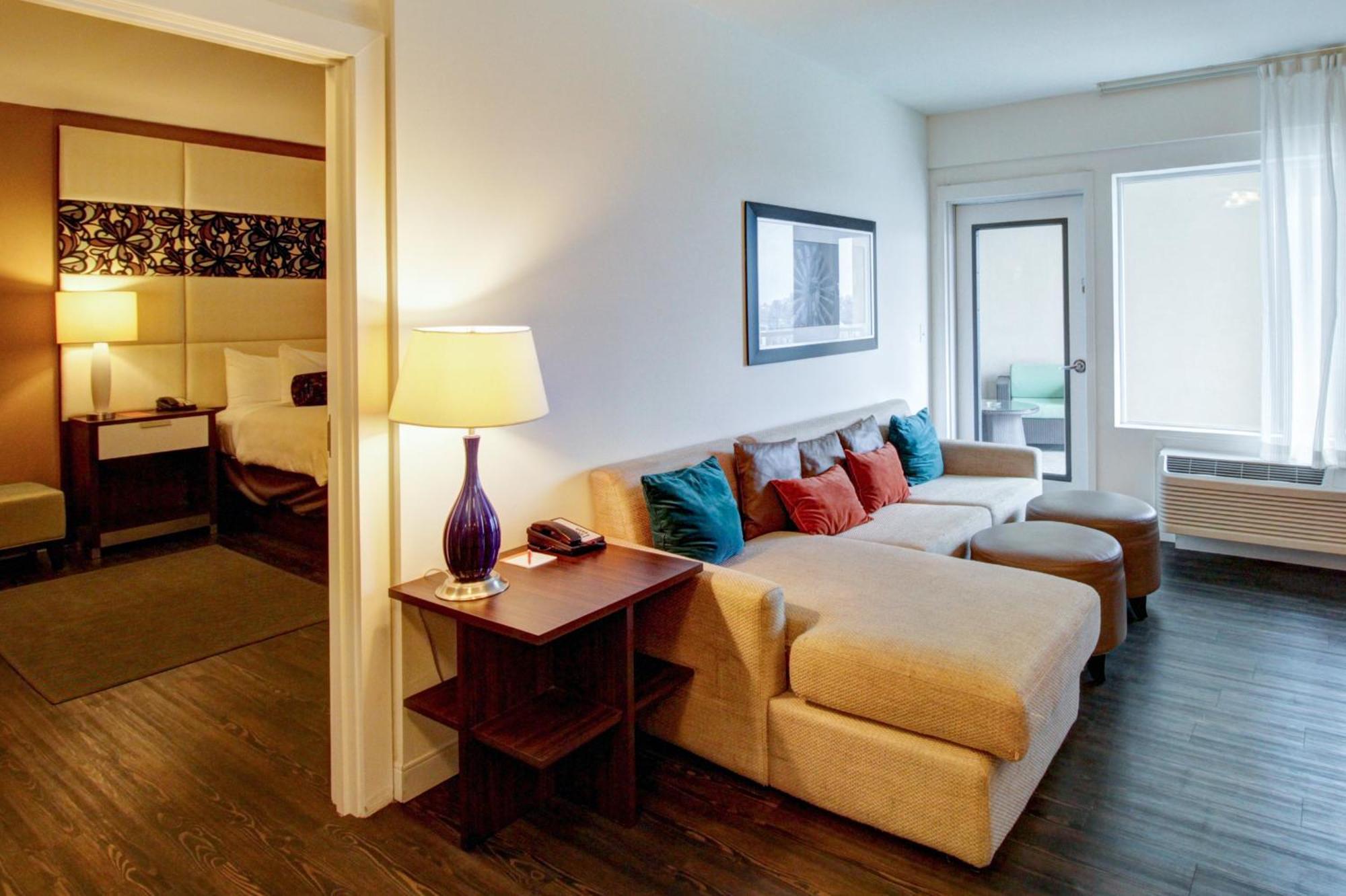 One-Bedroom King Suite with Living Area,1281151789:JPEG