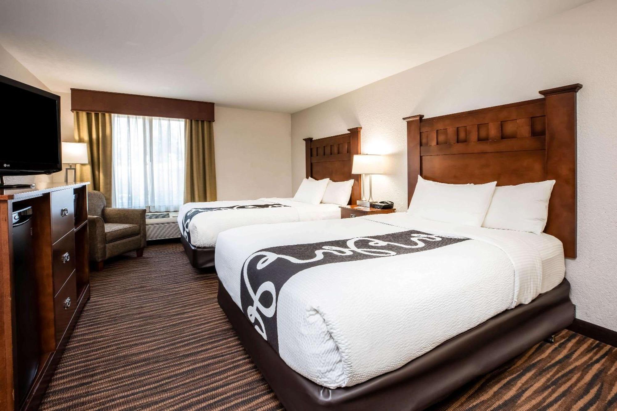 Deluxe Queen Room with Two Queen Beds,1281252331:JPEG