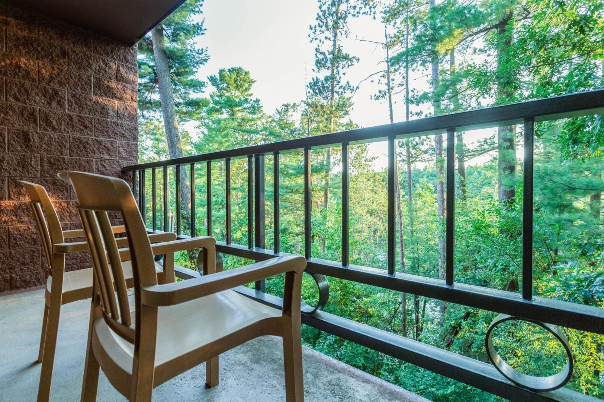 Junior Condo Suite with River View - Non-Smoking