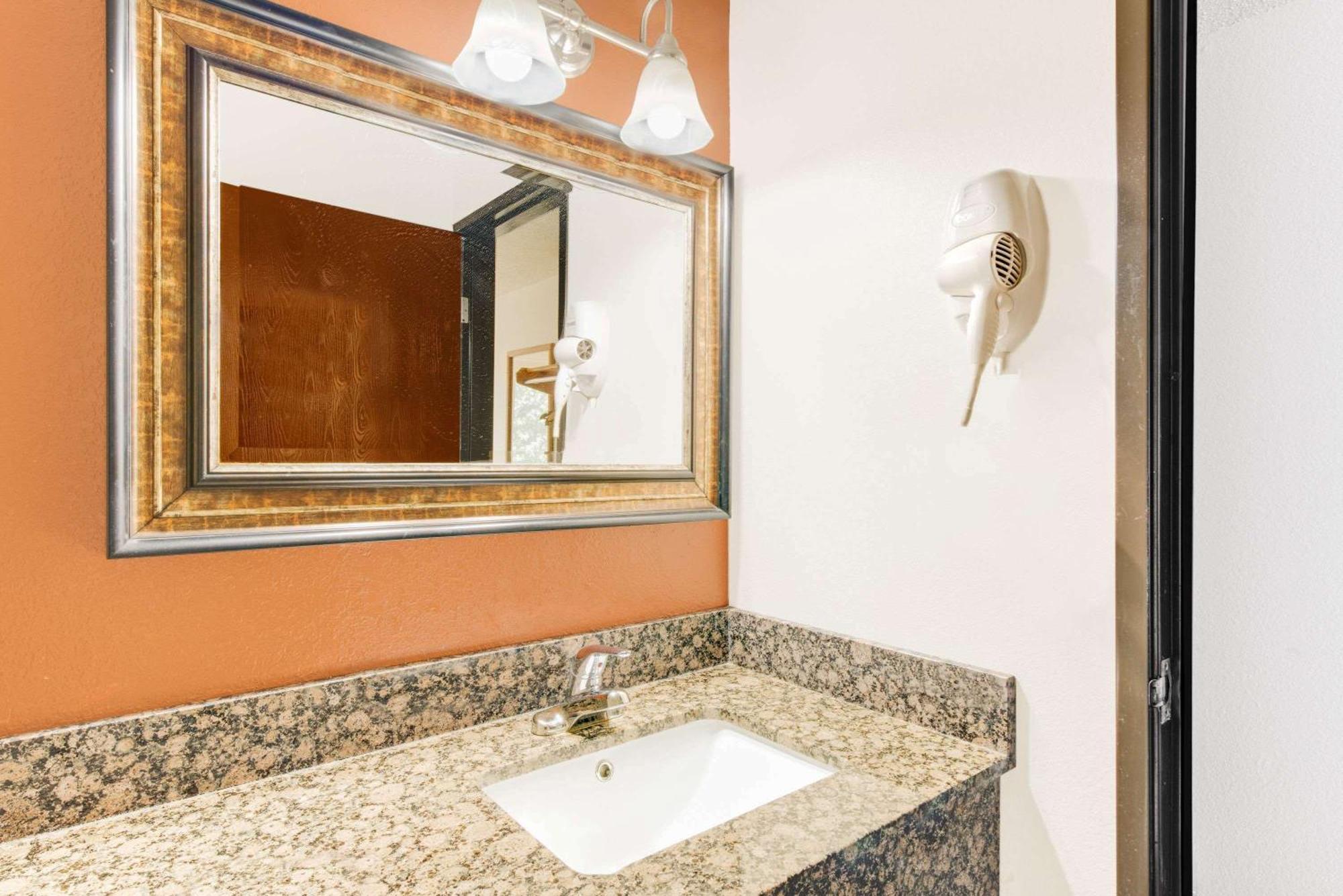 Double Room with Two Double Beds - Smoking