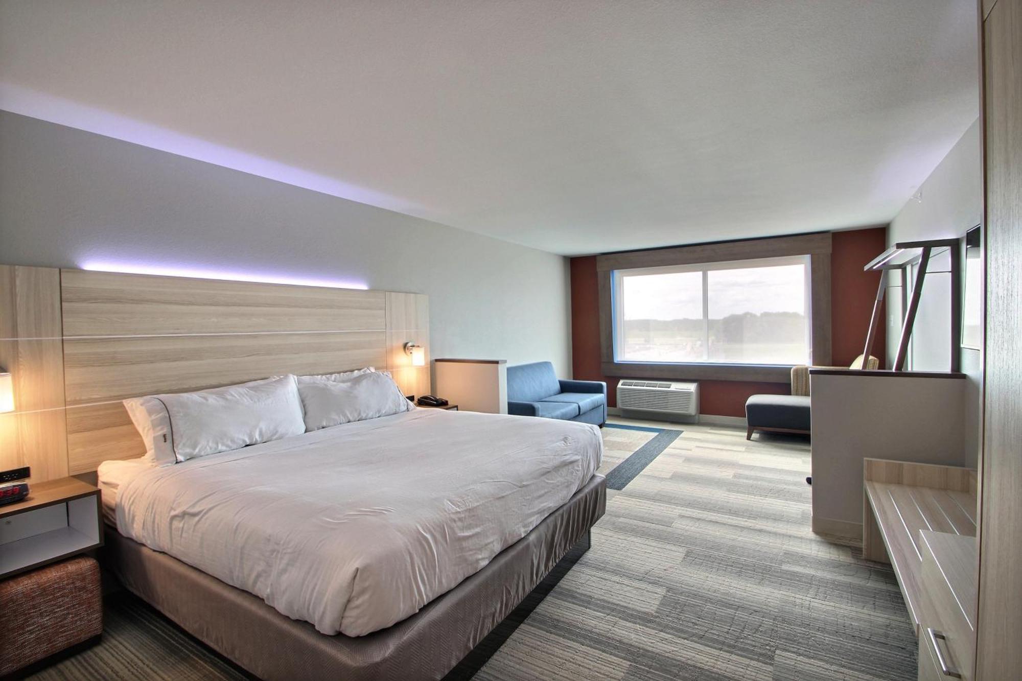 King Suite Mobility Accessible with Tub - Non-Smoking