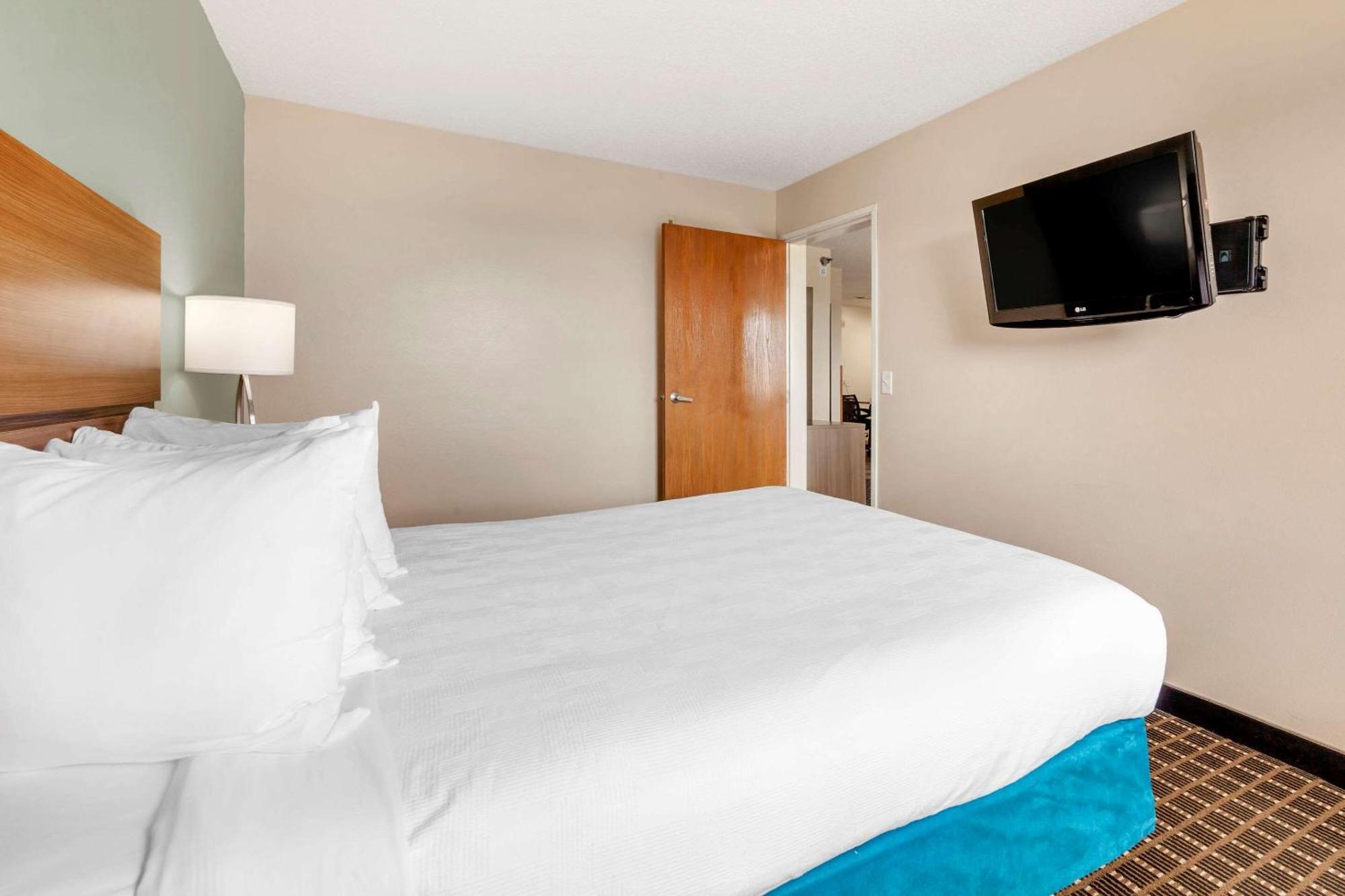 One-Bedroom Queen Suite - Non-Smoking,1591241505:JPEG