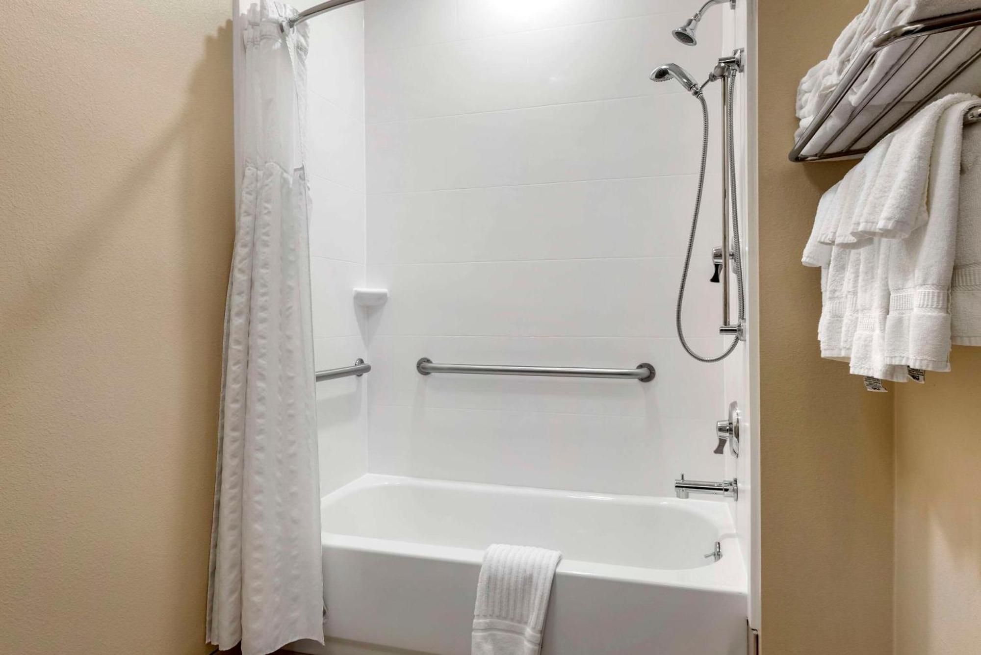 Queen Room with Two Queen Beds - Accessible/Non-Smoking