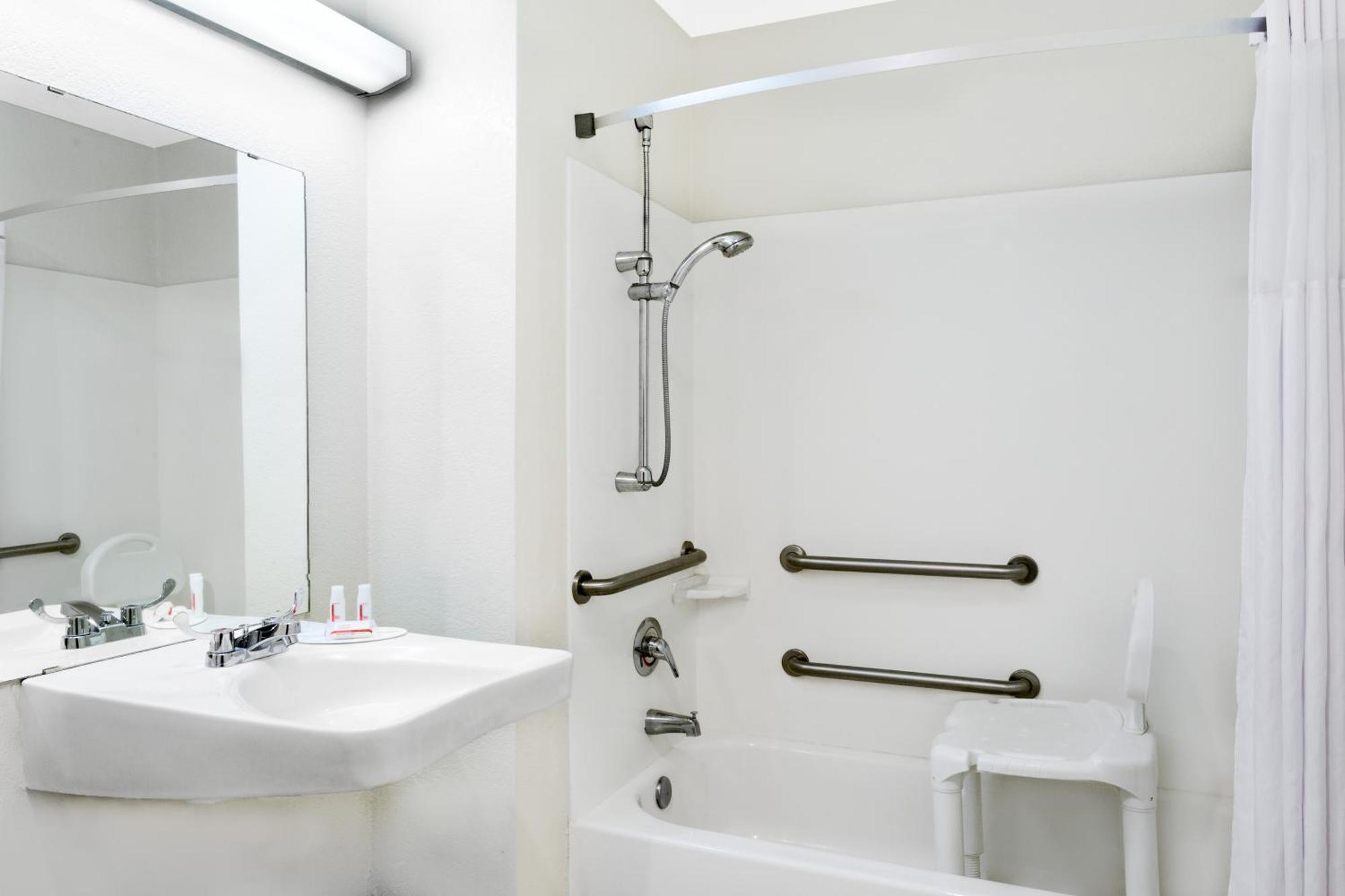 King Room - Disability Access/Non-Smoking